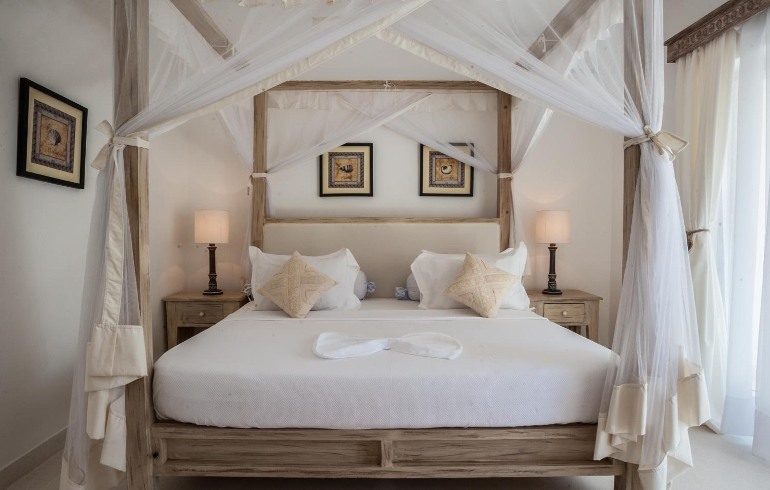 One-Bedroom Suite - Photo 2