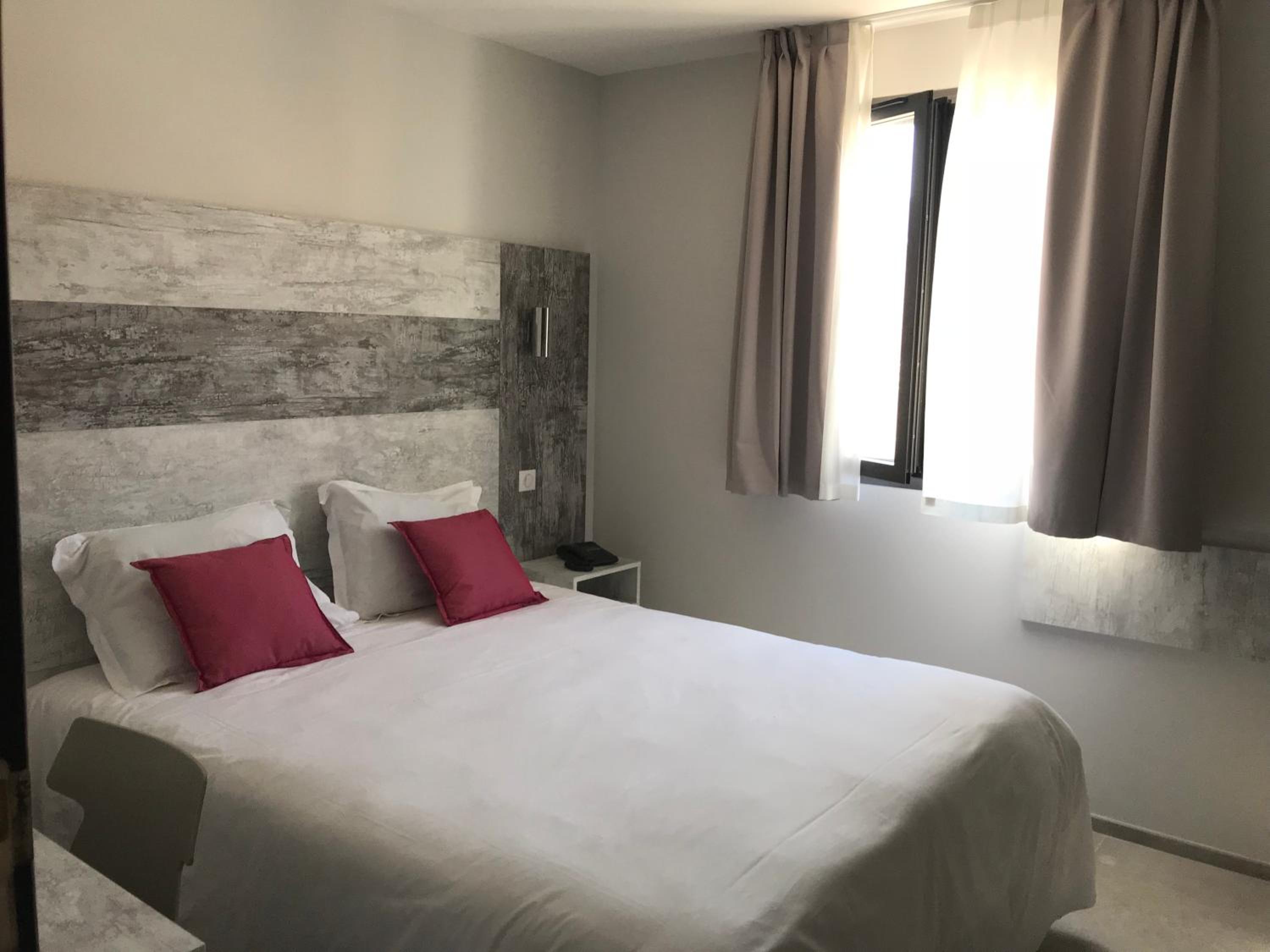 Economy Double Room photo 2