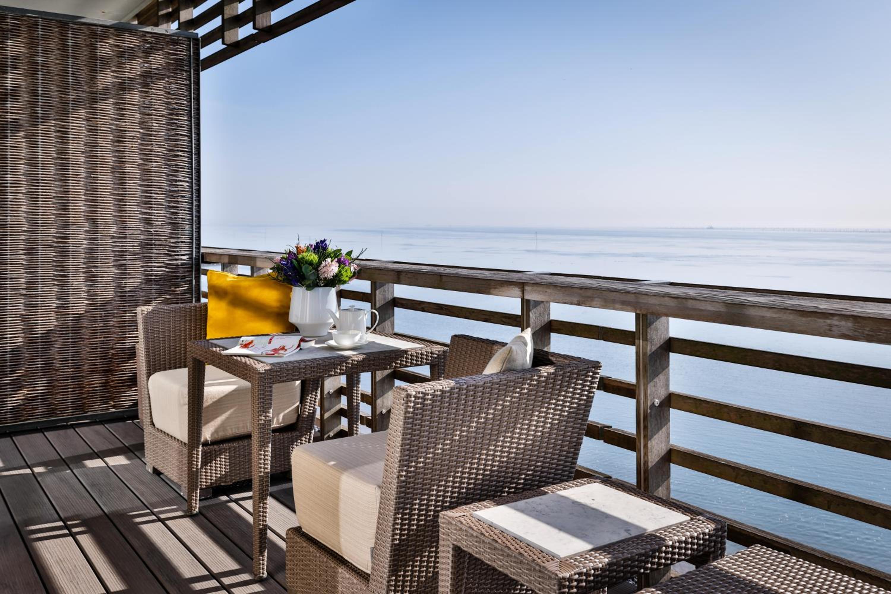 Deluxe Double Room with Sea View thumbnail 5
