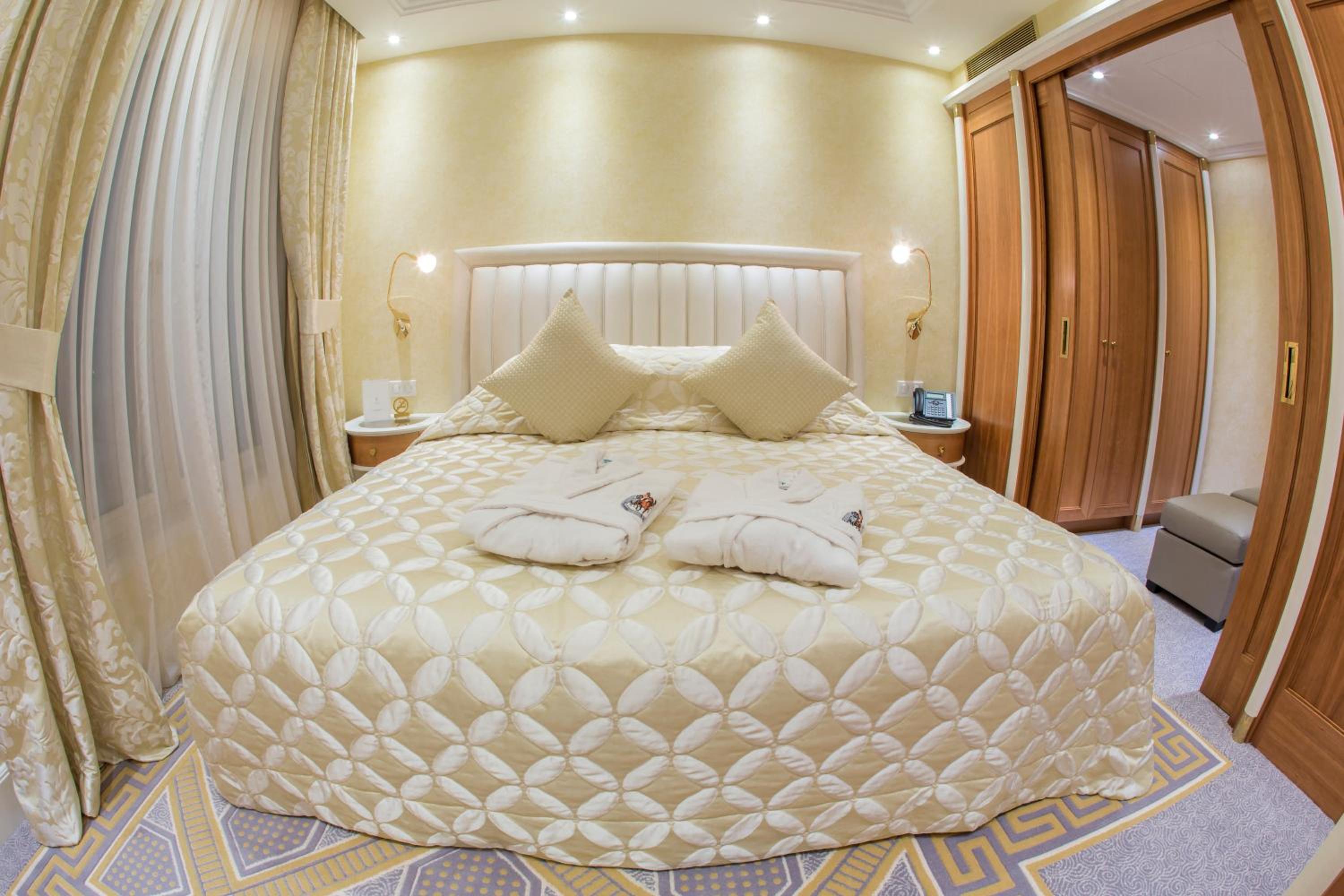 Deluxe Suite photo 1