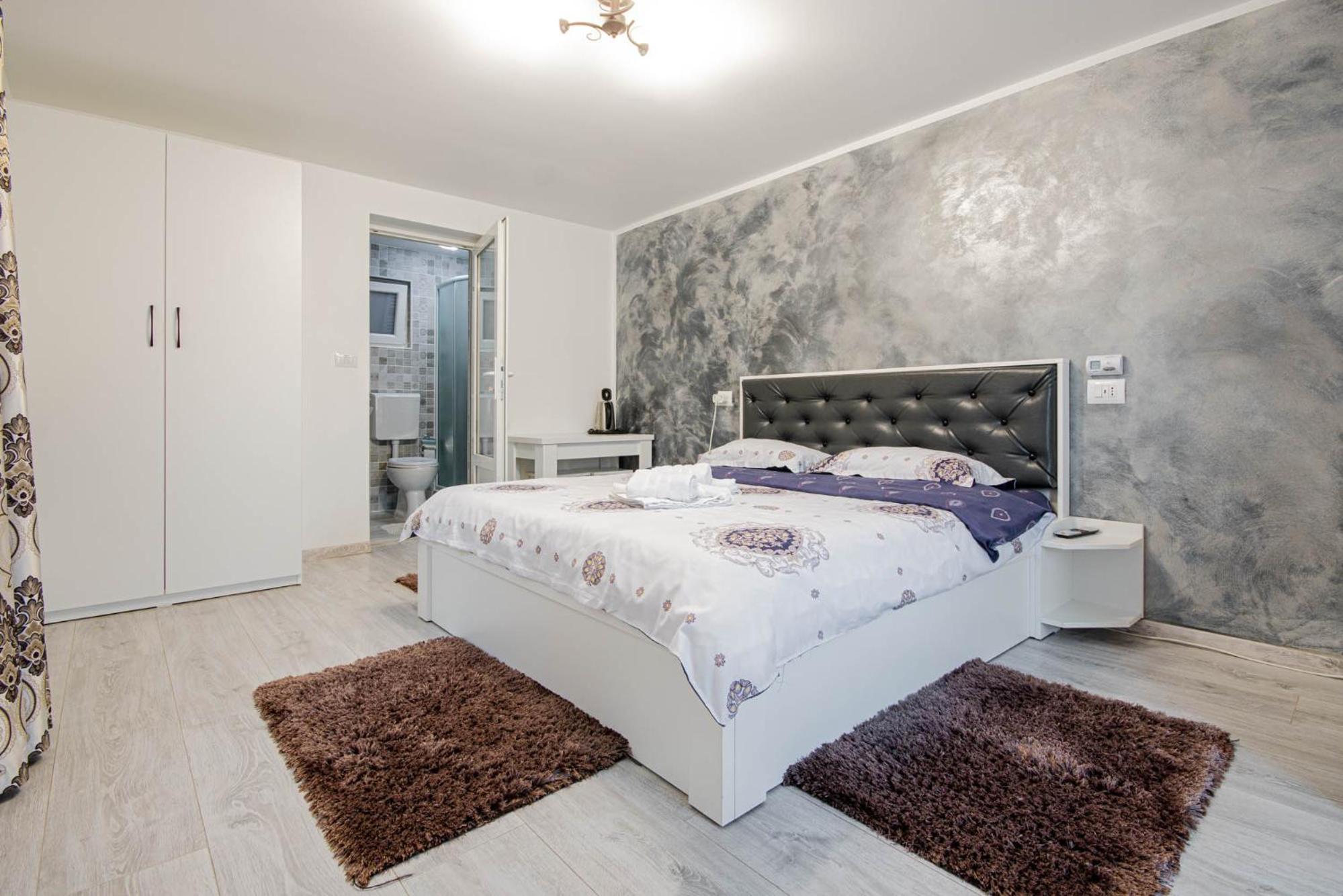 Double Room with Private Bathroom photo 1
