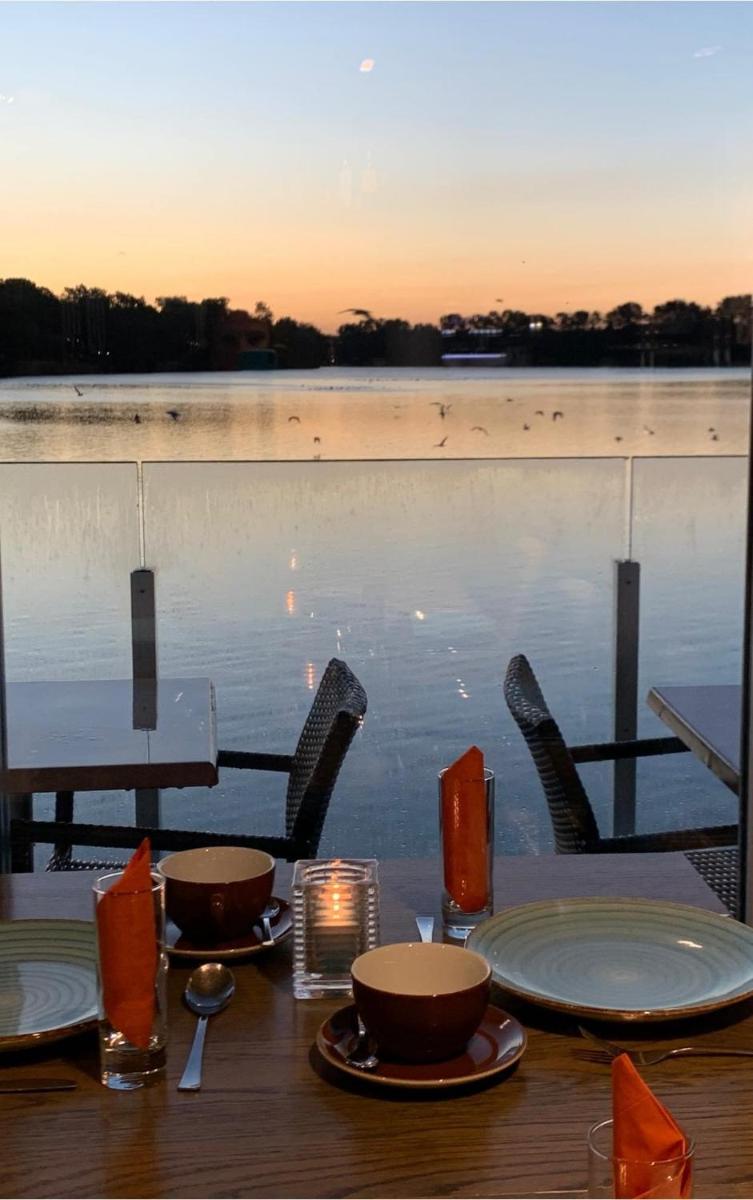 Deluxe Double Room with Bath with Lake View