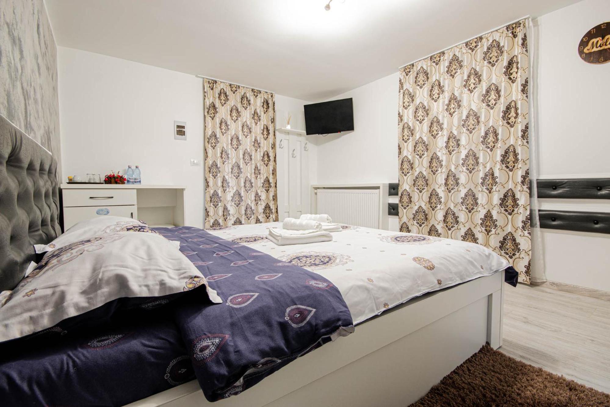 Double Room with Private Bathroom photo 2