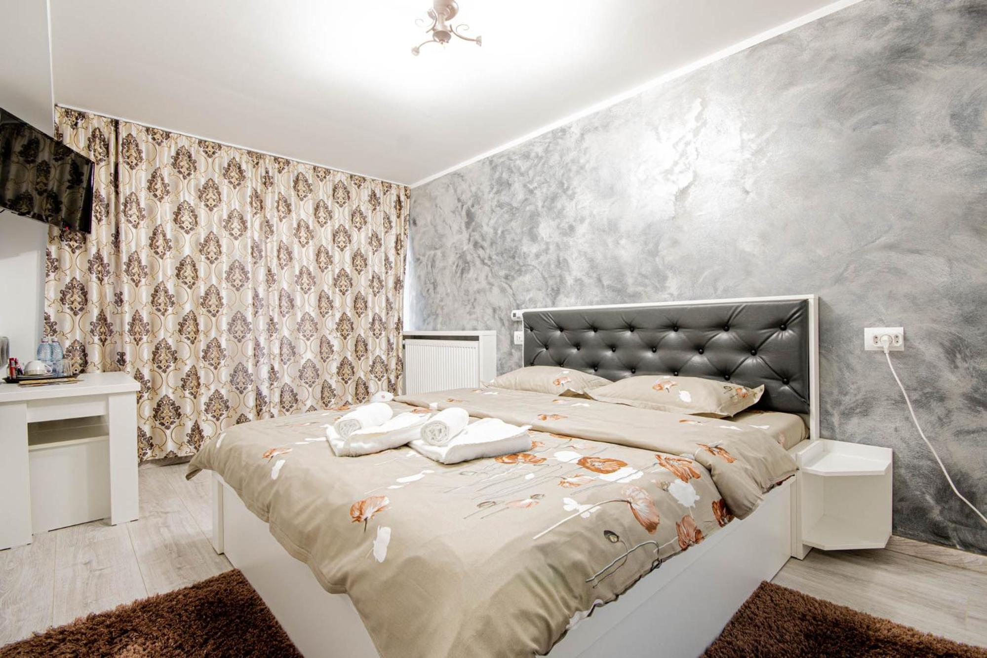 Double Room with Private Bathroom - Photo 7