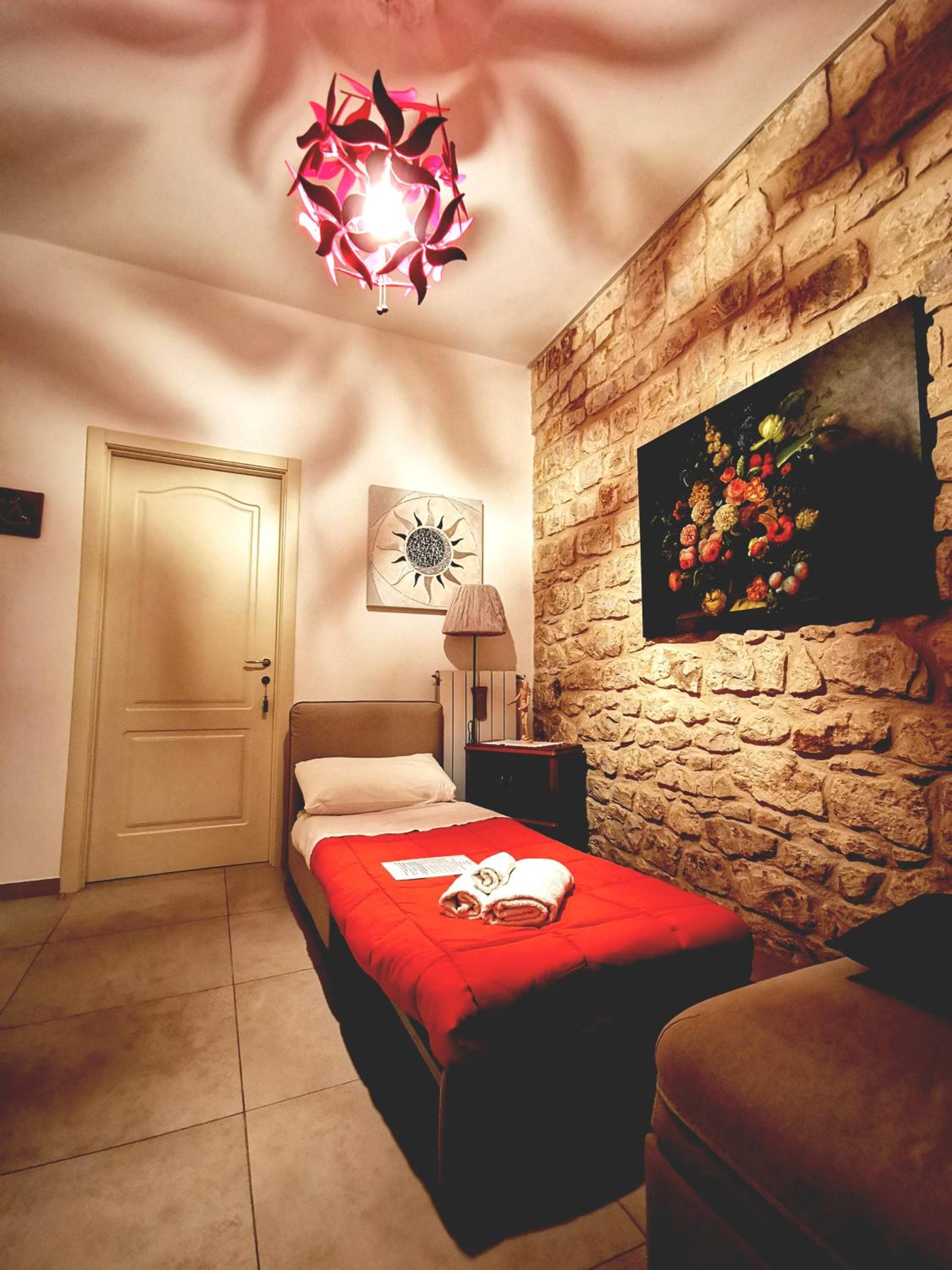 One-Bedroom Apartment - Photo 43
