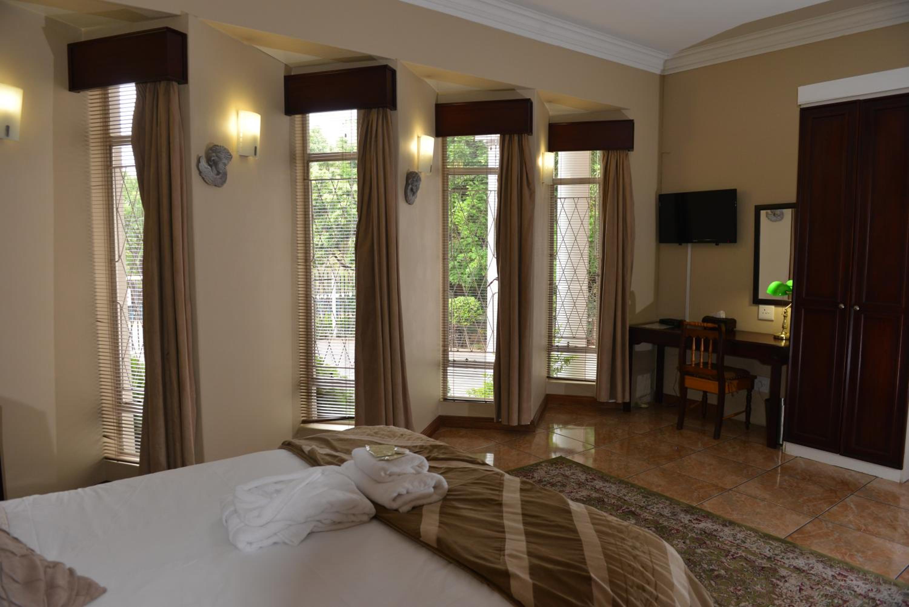 Deluxe Double or Twin Room - Photo 4
