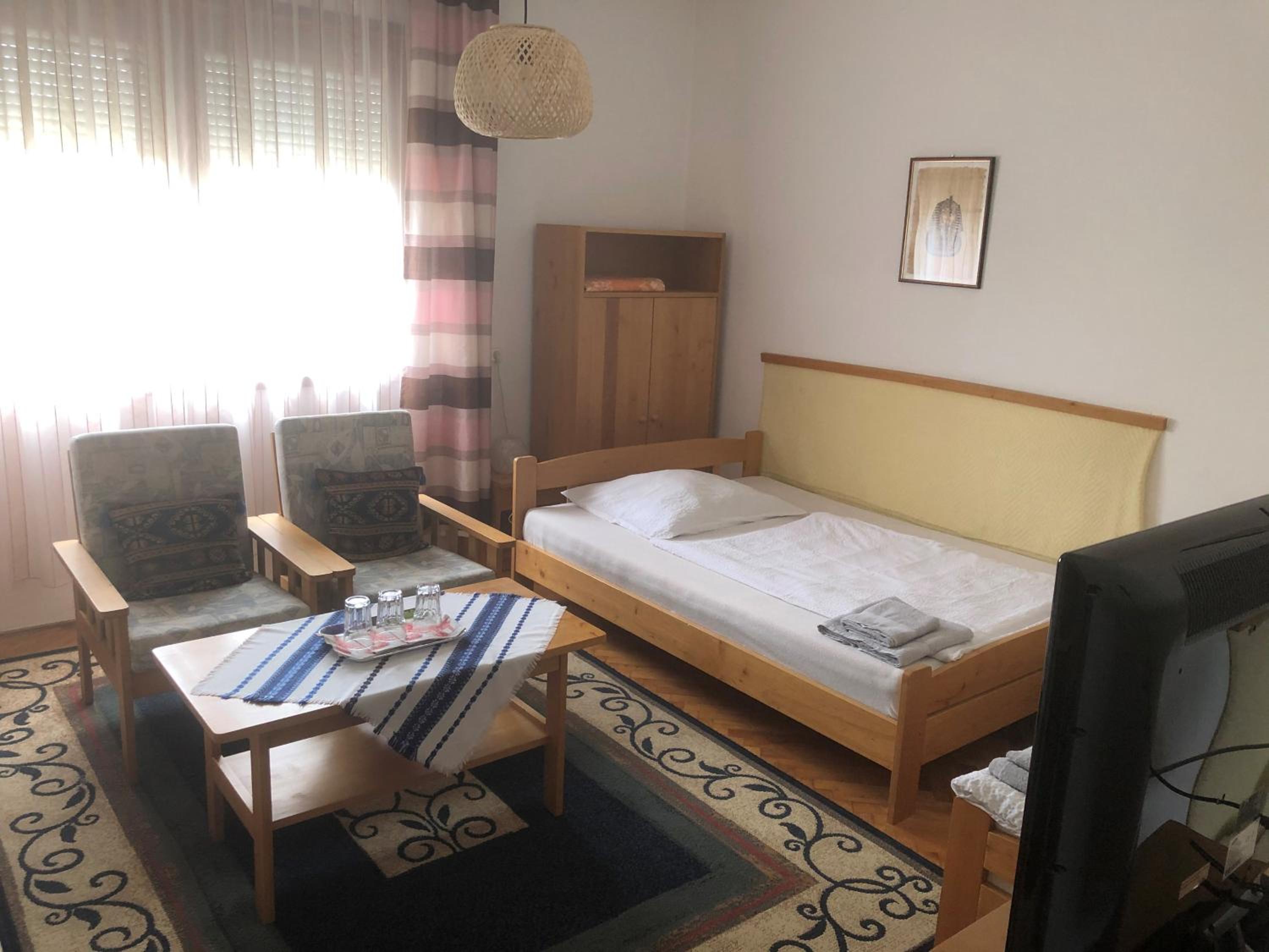 Quadruple Room with Private Bathroom photo 1