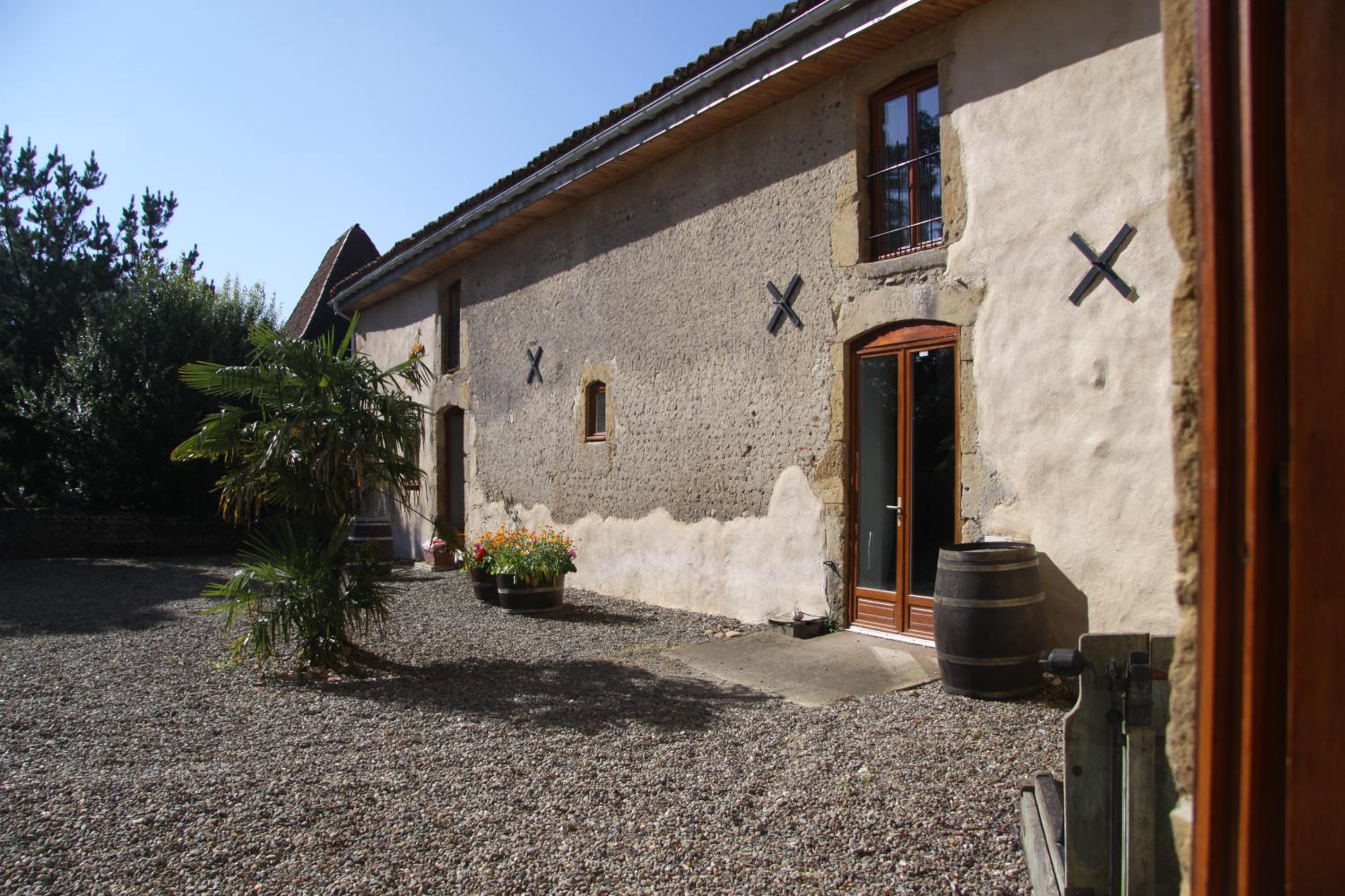 Three-Bedroom House - Photo 2