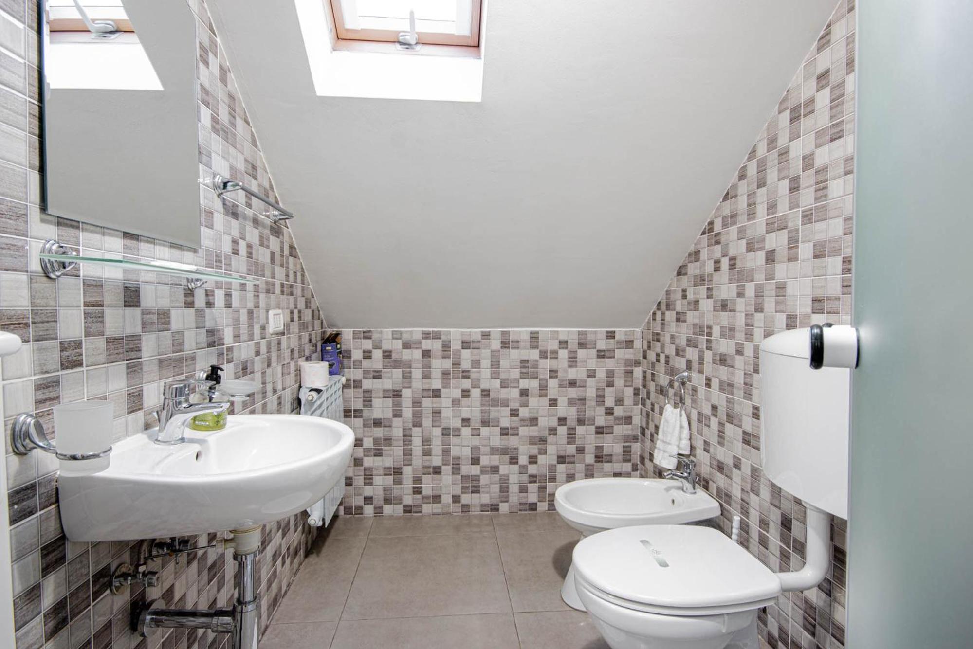 Deluxe Double Room (2 Adults + 1 Child) photo 2