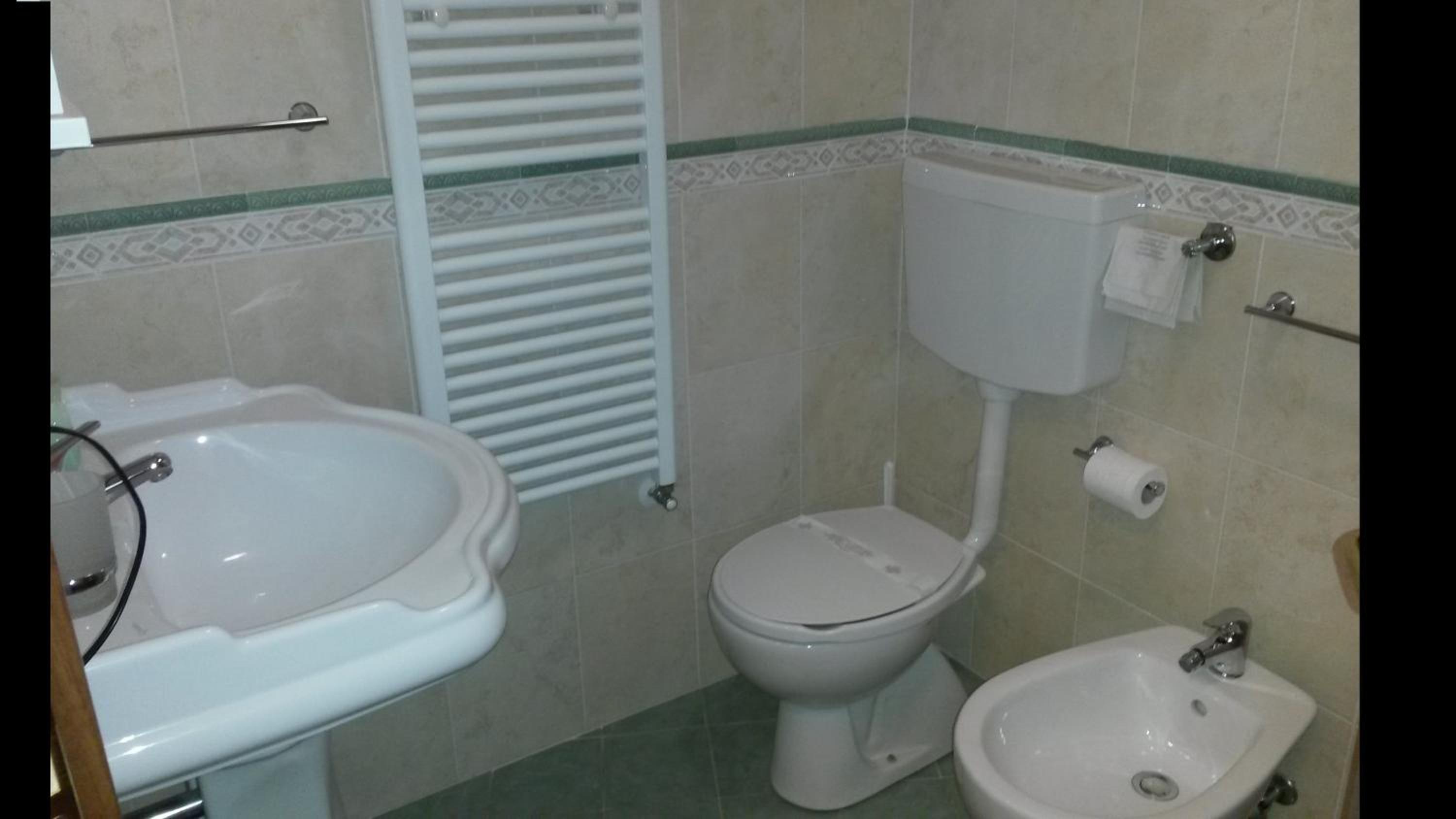 Twin Room - Photo 5