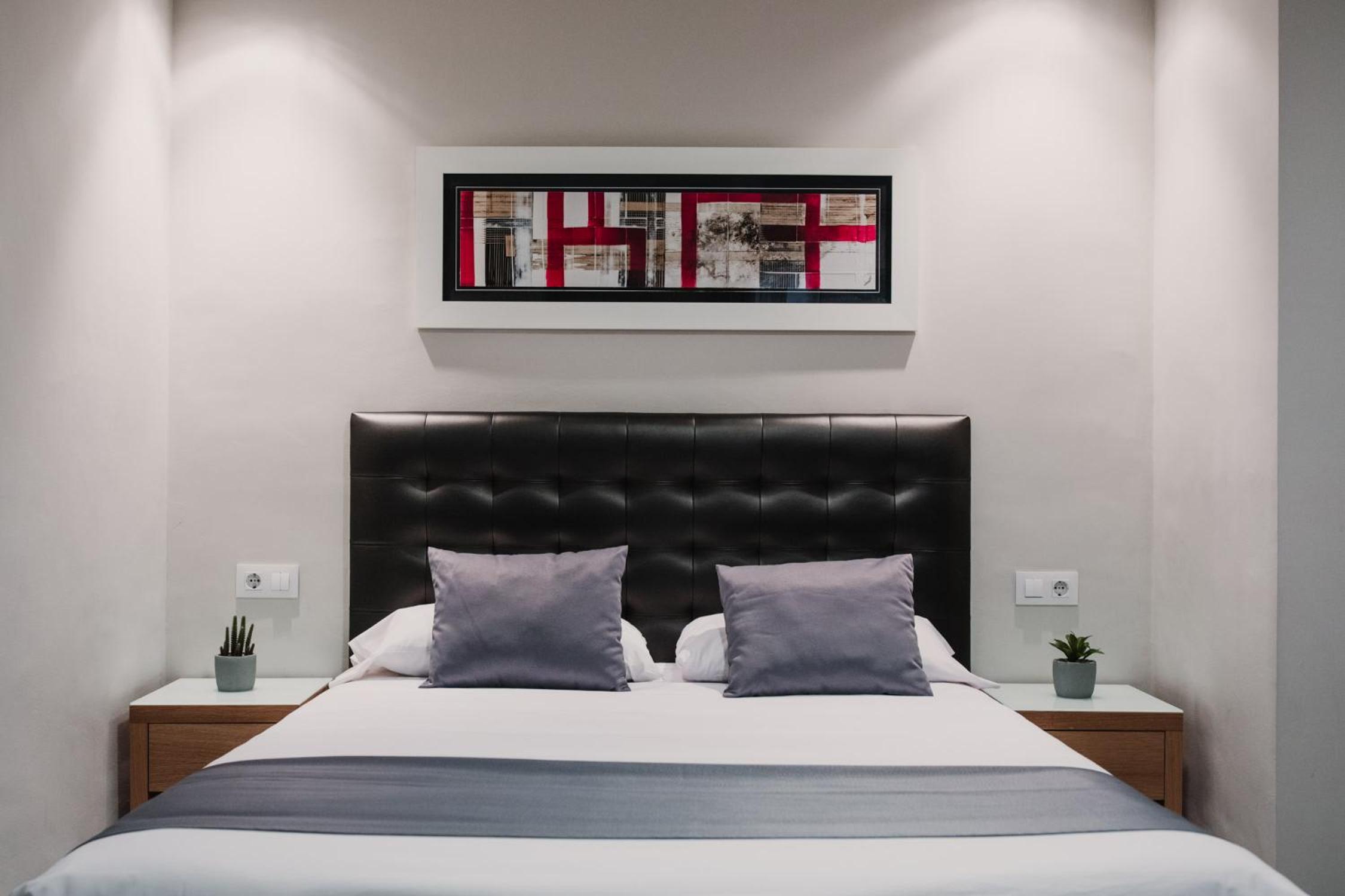 Superior One-Bedroom Apartment - Photo 6