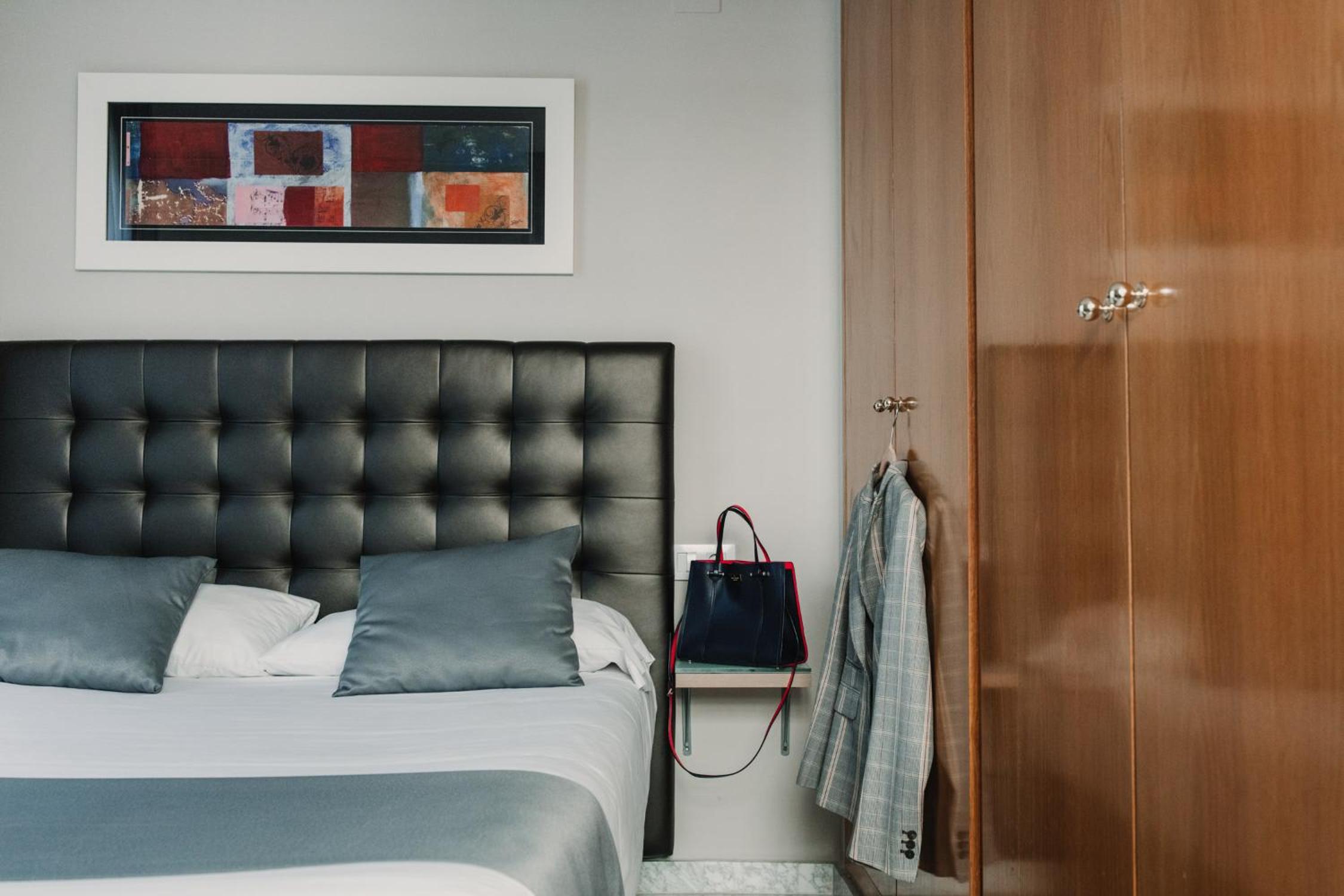 Superior One-Bedroom Apartment - Photo 1