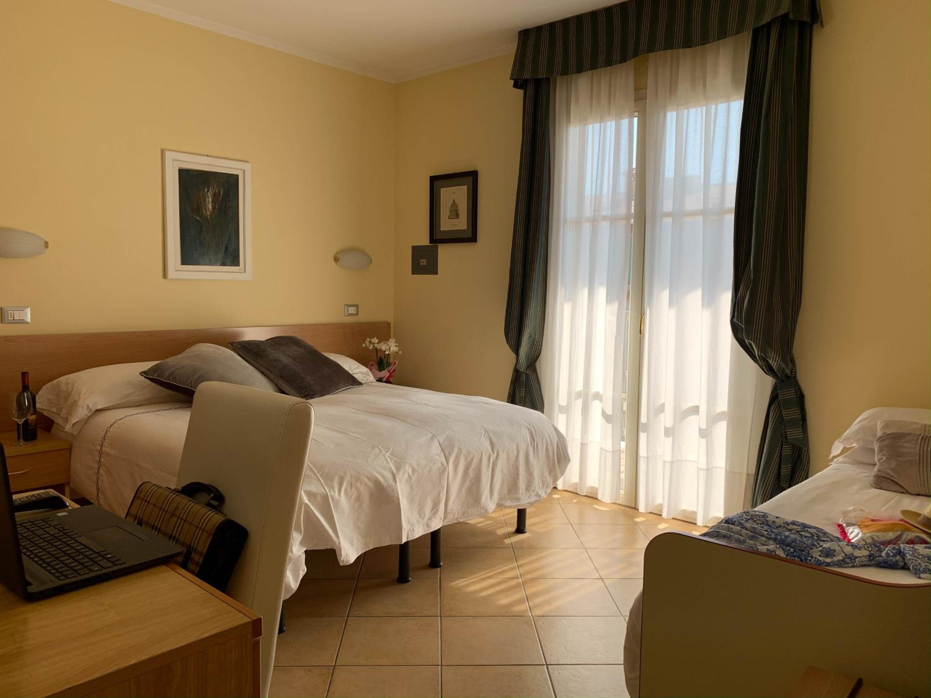 Quadruple Room with Balcony photo 3