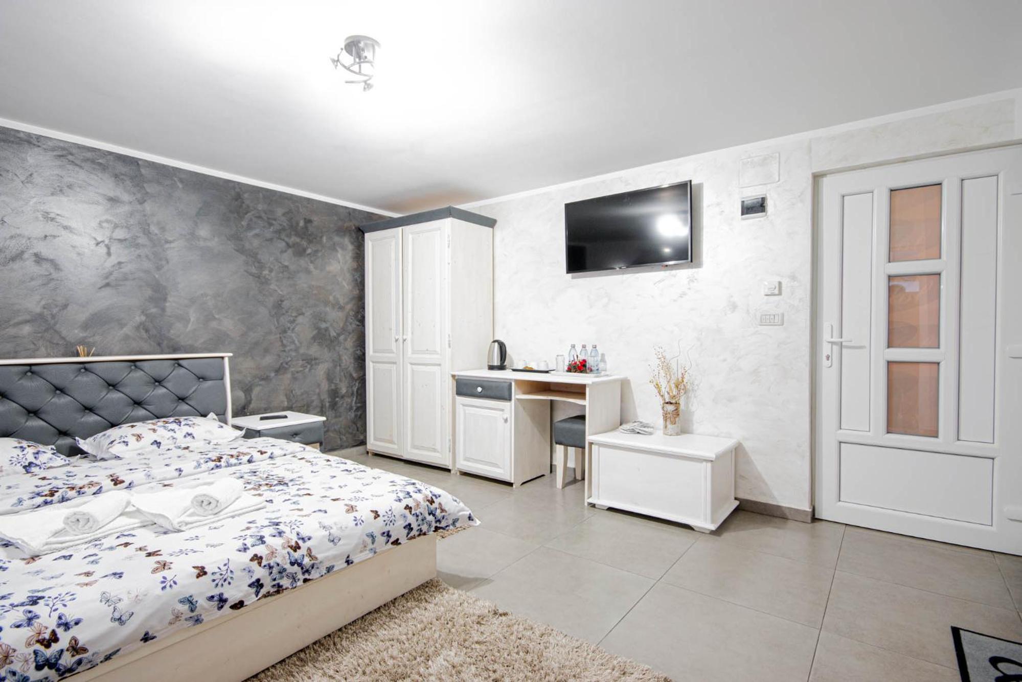 Superior Double Room - Photo 3