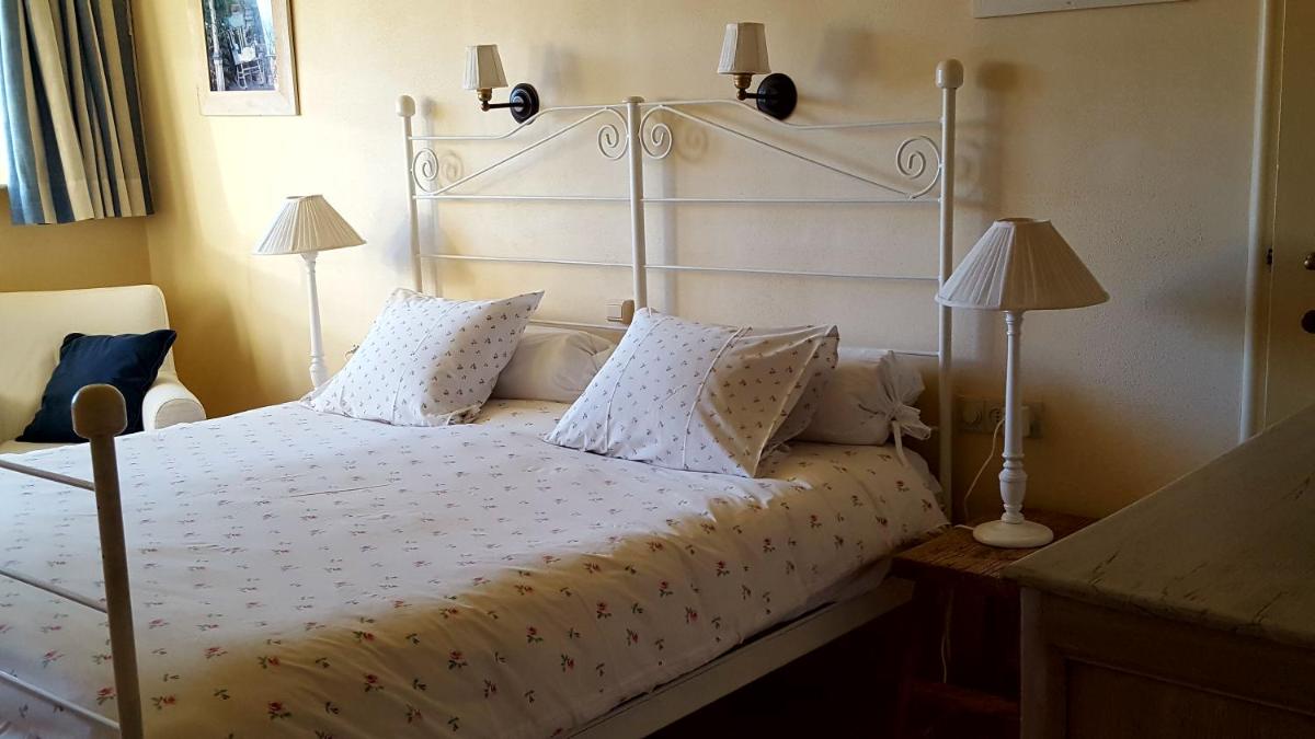 Double Room with Private Bathroom photo 3