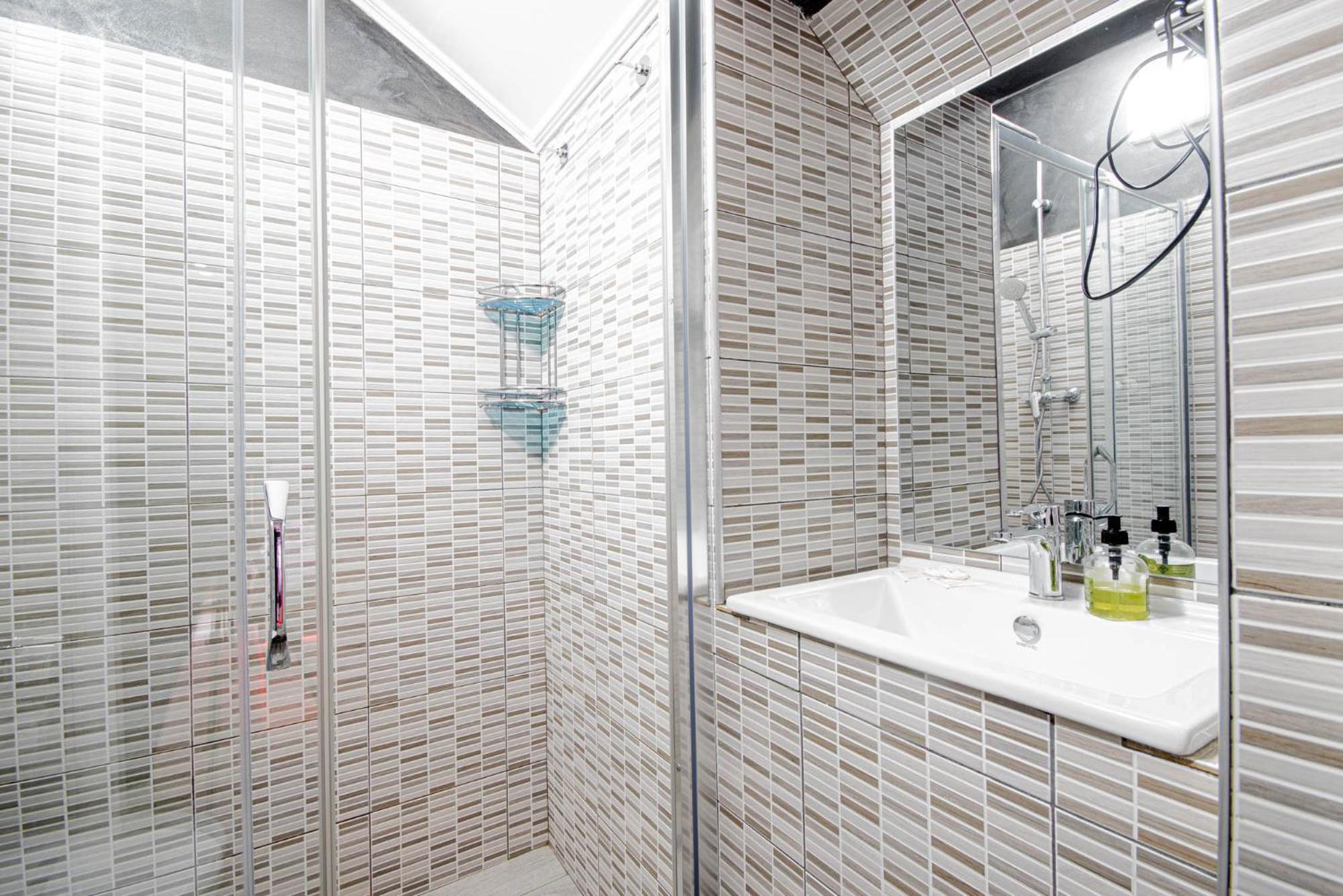 Double Room with Private Bathroom - Photo 5