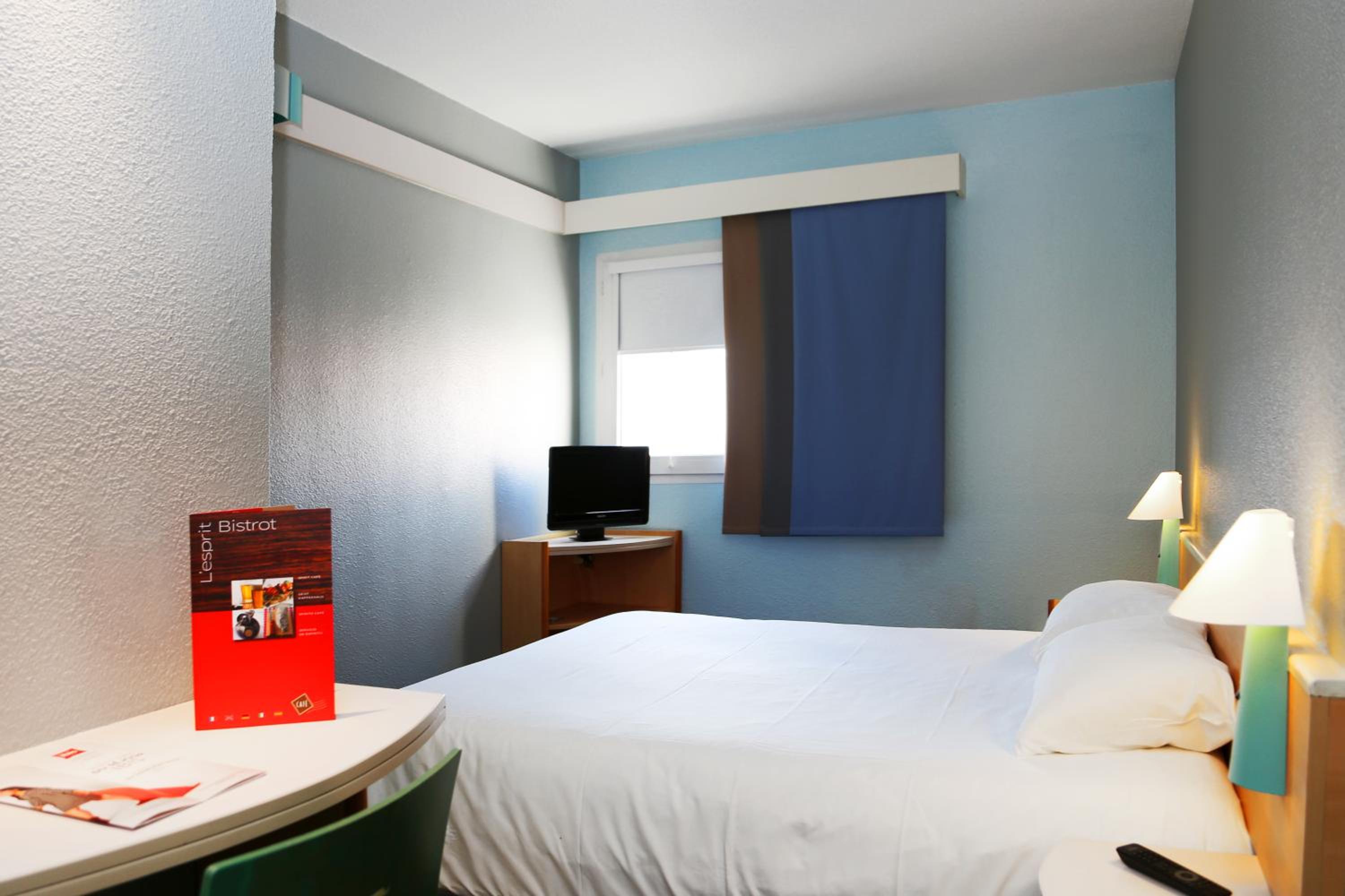 Standard Double Room - Photo 9