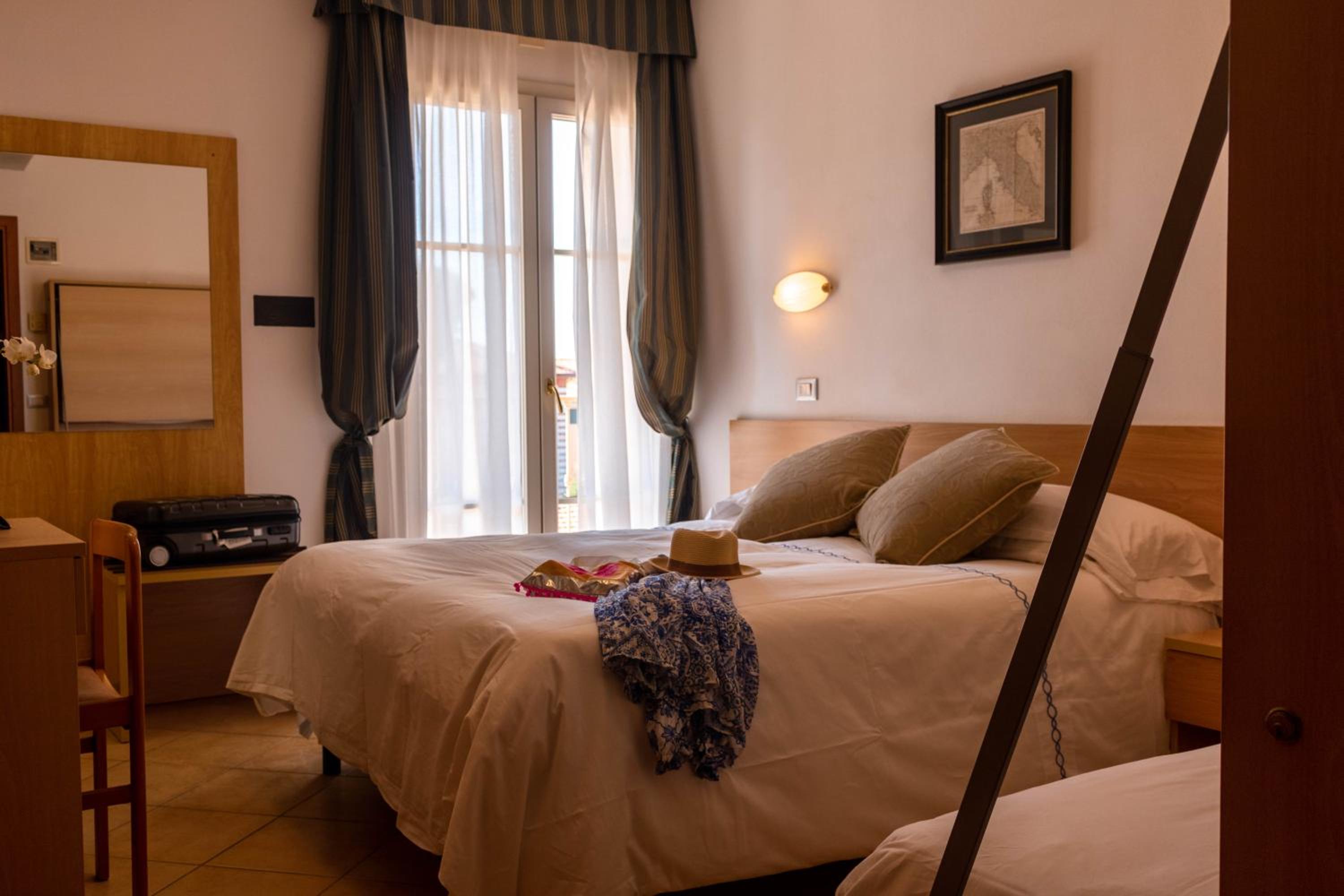 Quadruple Room with Balcony photo 2
