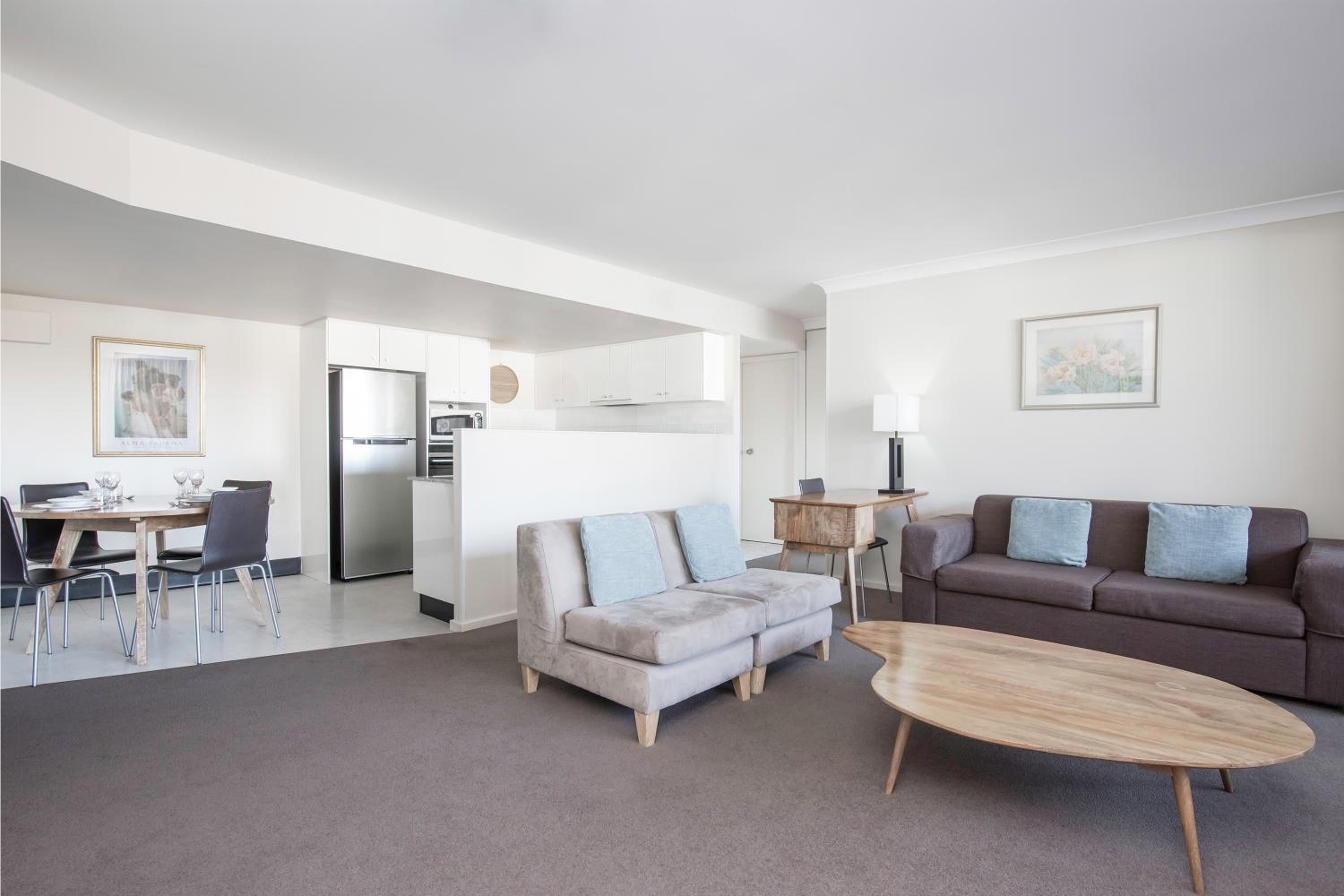 One-Bedroom Apartment - Weekly Housekeeping