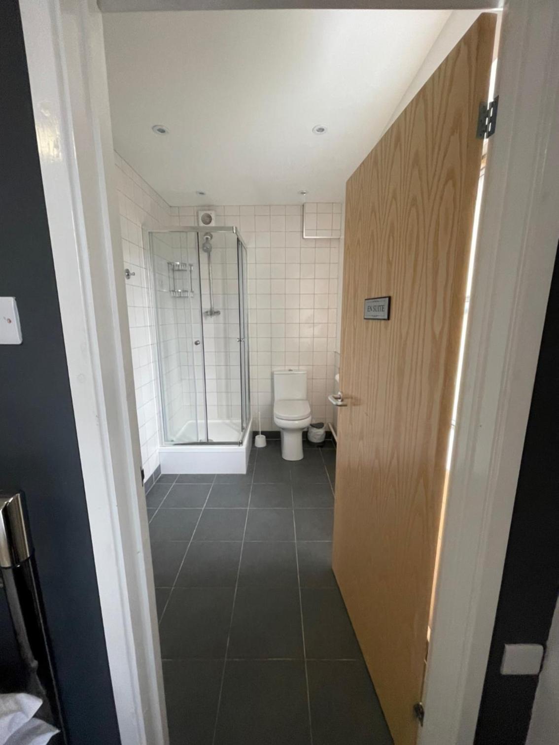 Double Room with Private Bathroom - Photo 3