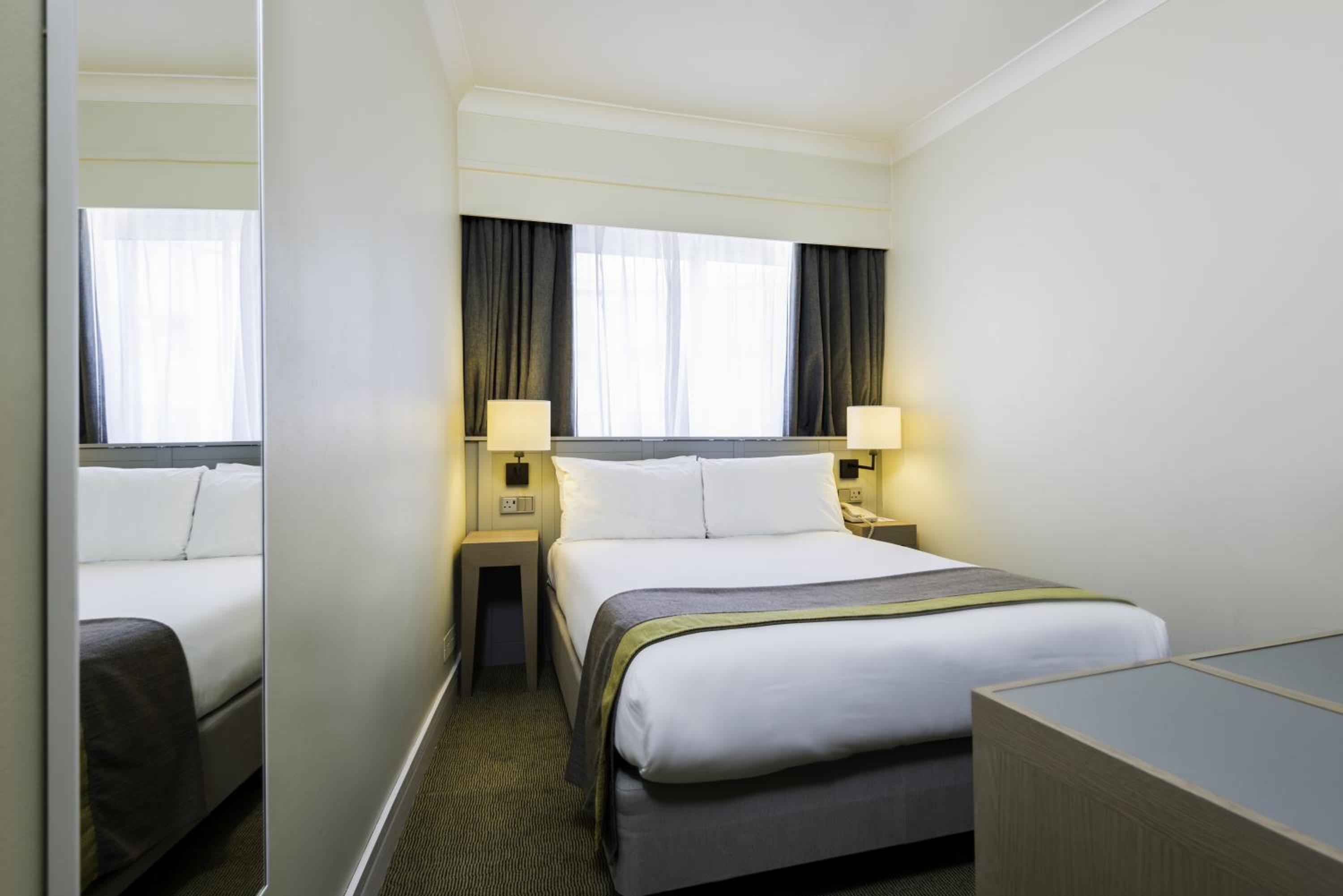 Standard Double Room - Non-Smoking - Photo 2
