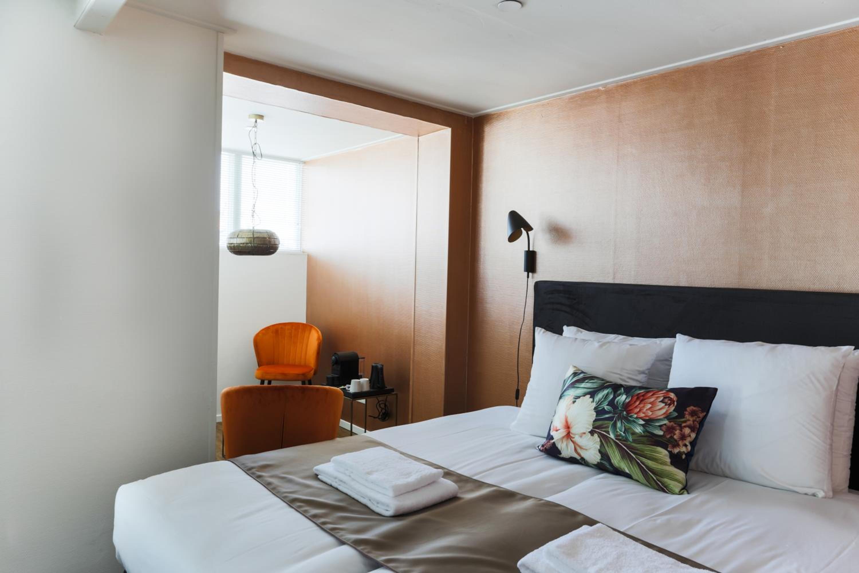 Twin Room with City View - Photo 1