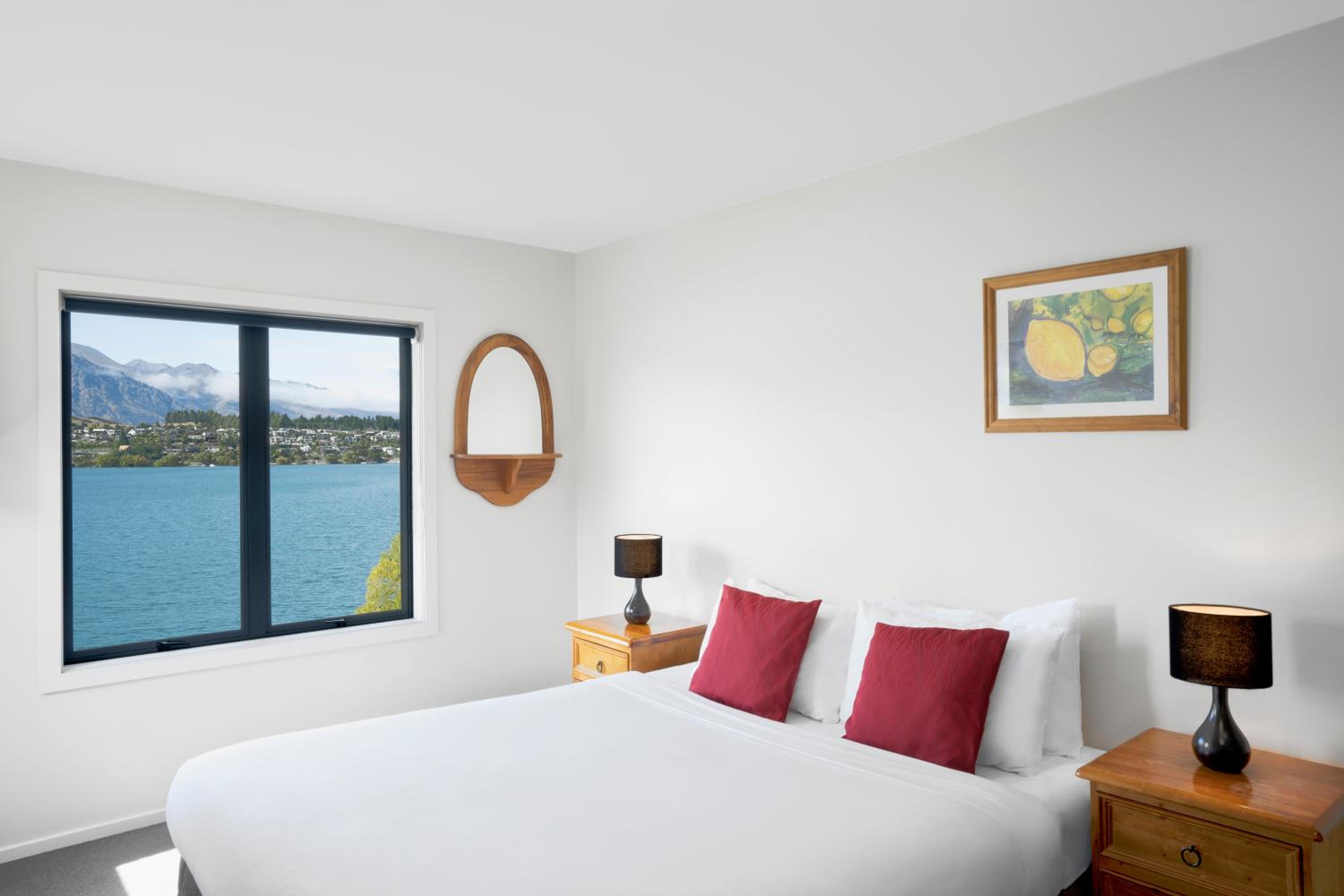 Four-bedroom lake view suite thumbnail 5