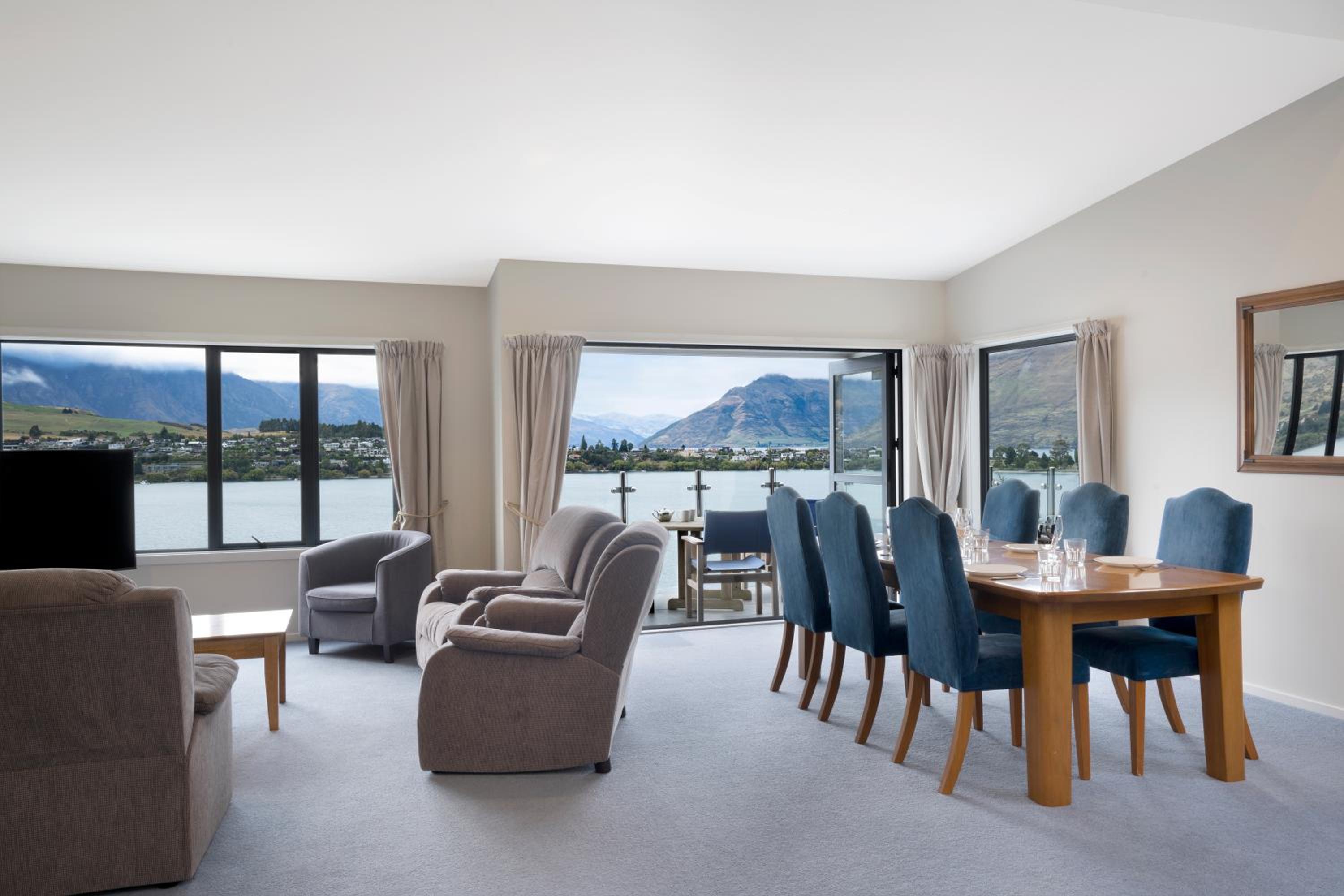 Three-bedroom lake view suite