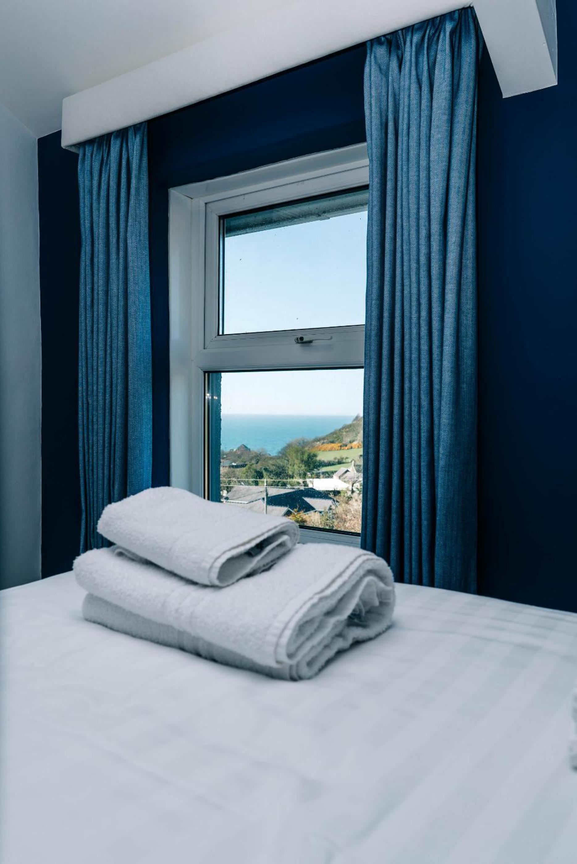 Double Room with Sea View - Photo 3