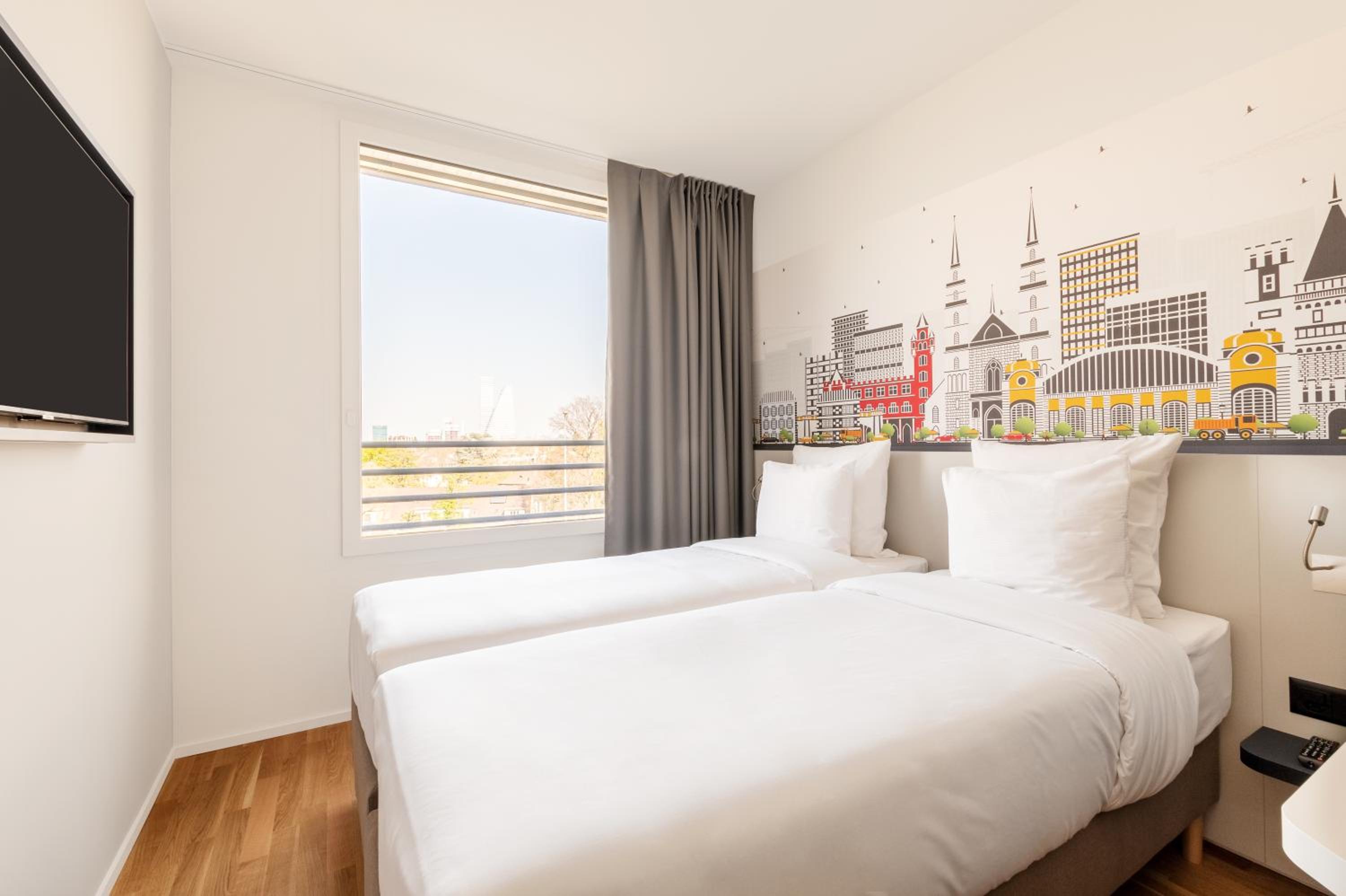 Twin Room - Photo 2