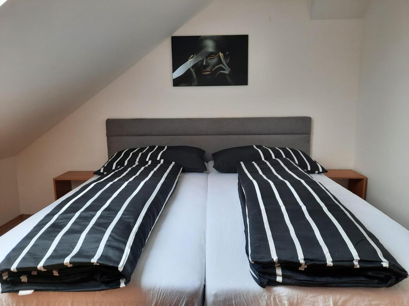 Double Room with Private Bathroom - Photo 8