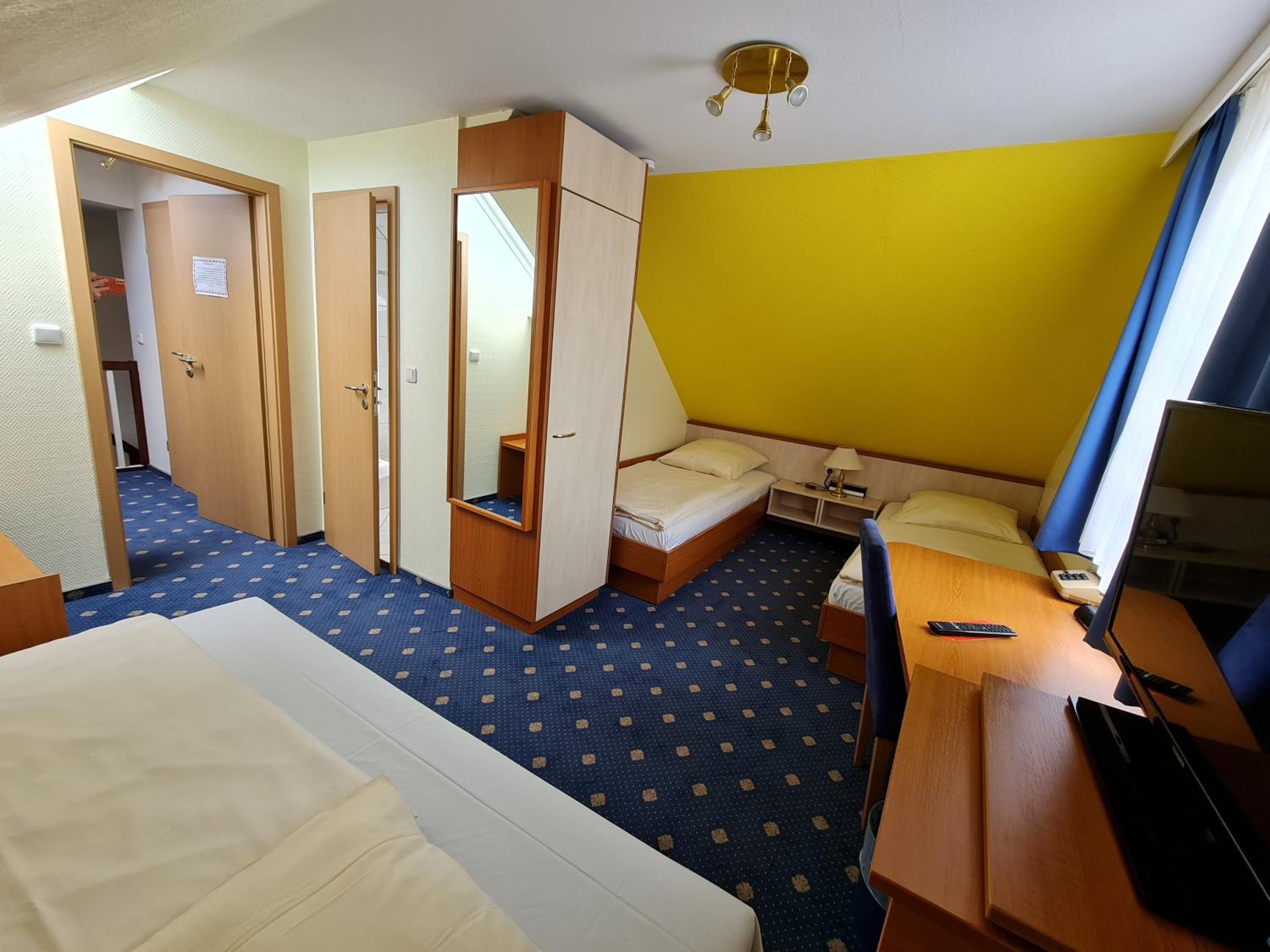 Quadruple Room (4 Adults) photo 2