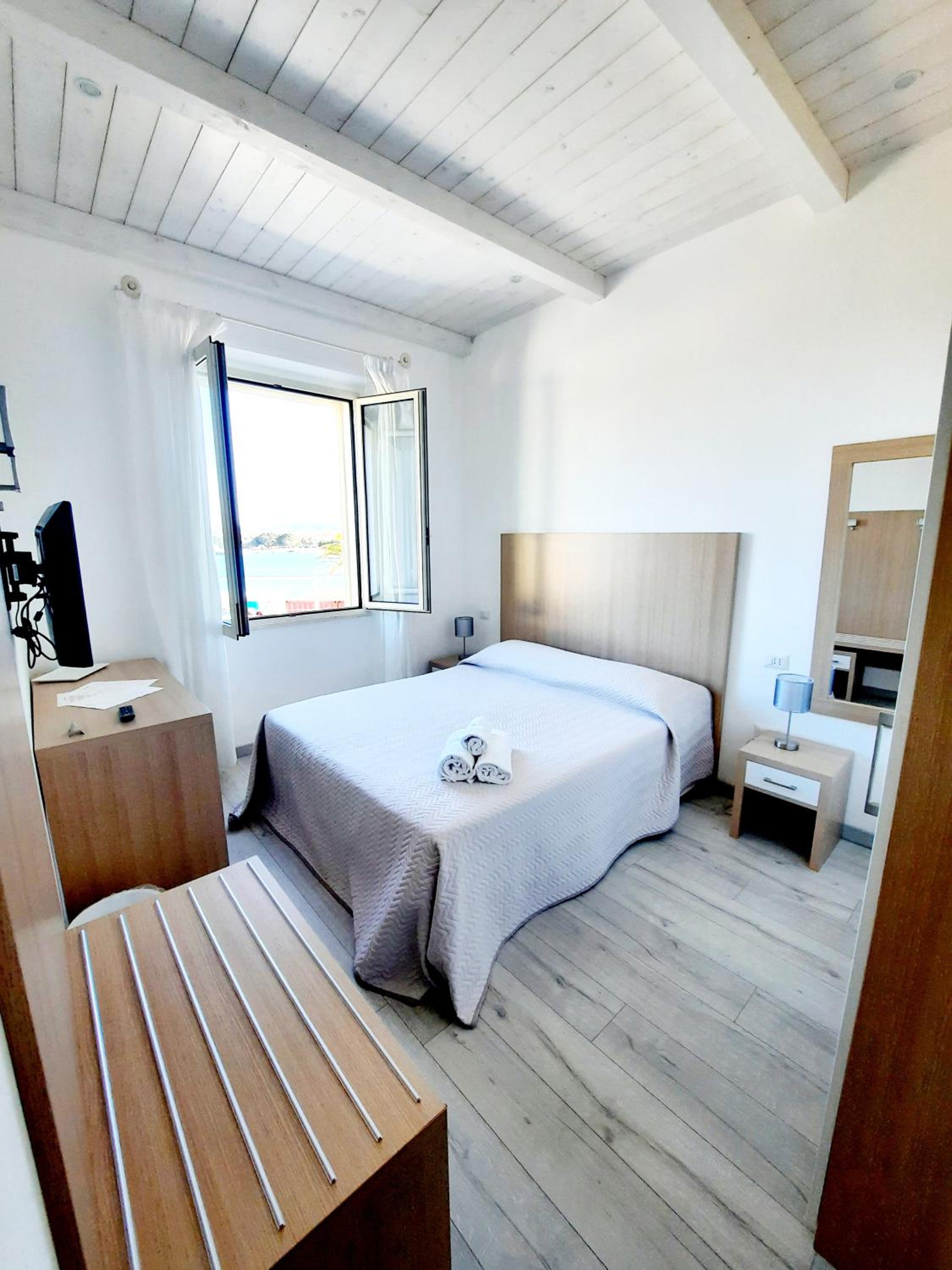 Queen Suite with Sea View
