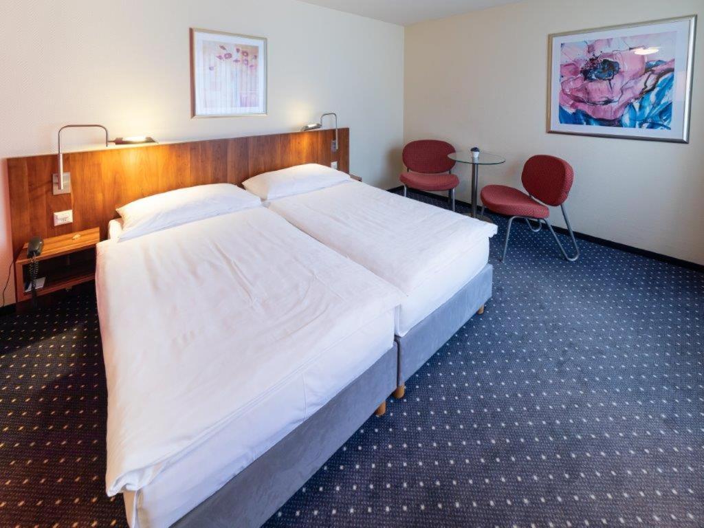 Double or Twin Room with Garden View - Photo 9