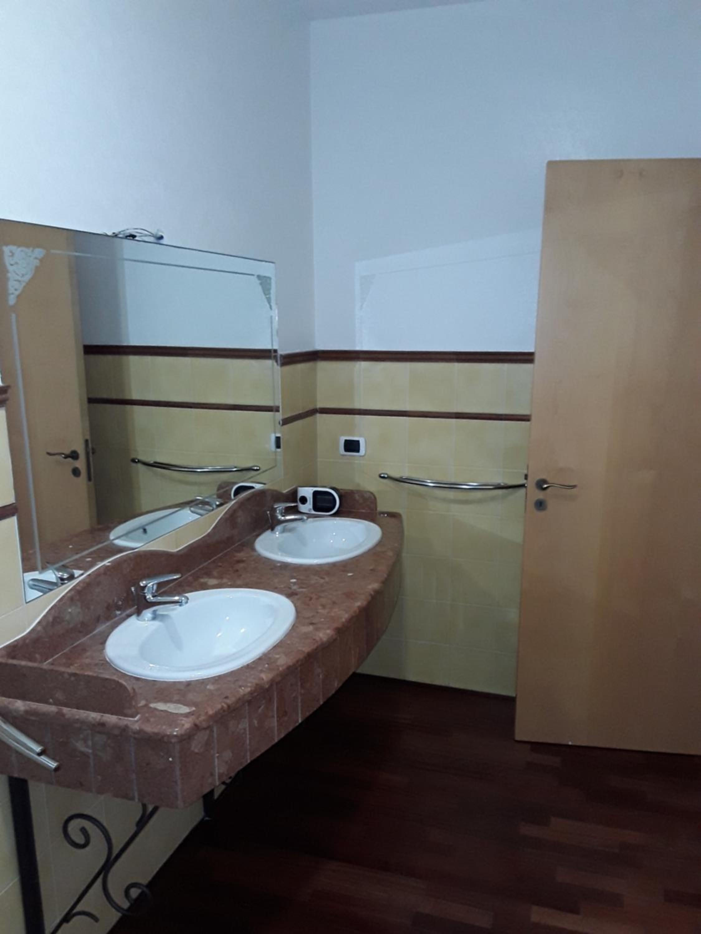 Deluxe Double Room with Balcony - Photo 30