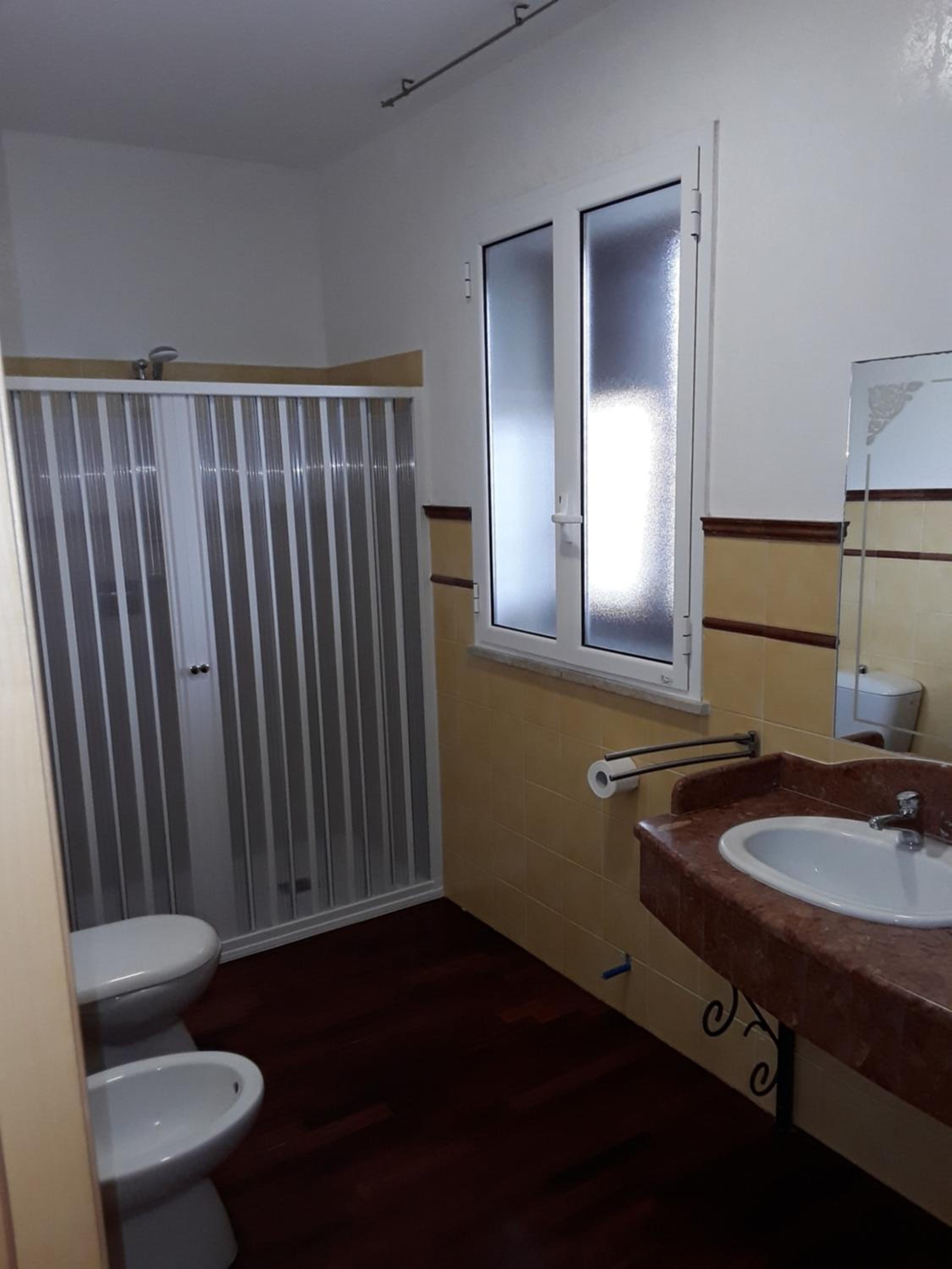 Deluxe Double Room with Balcony - Photo 17