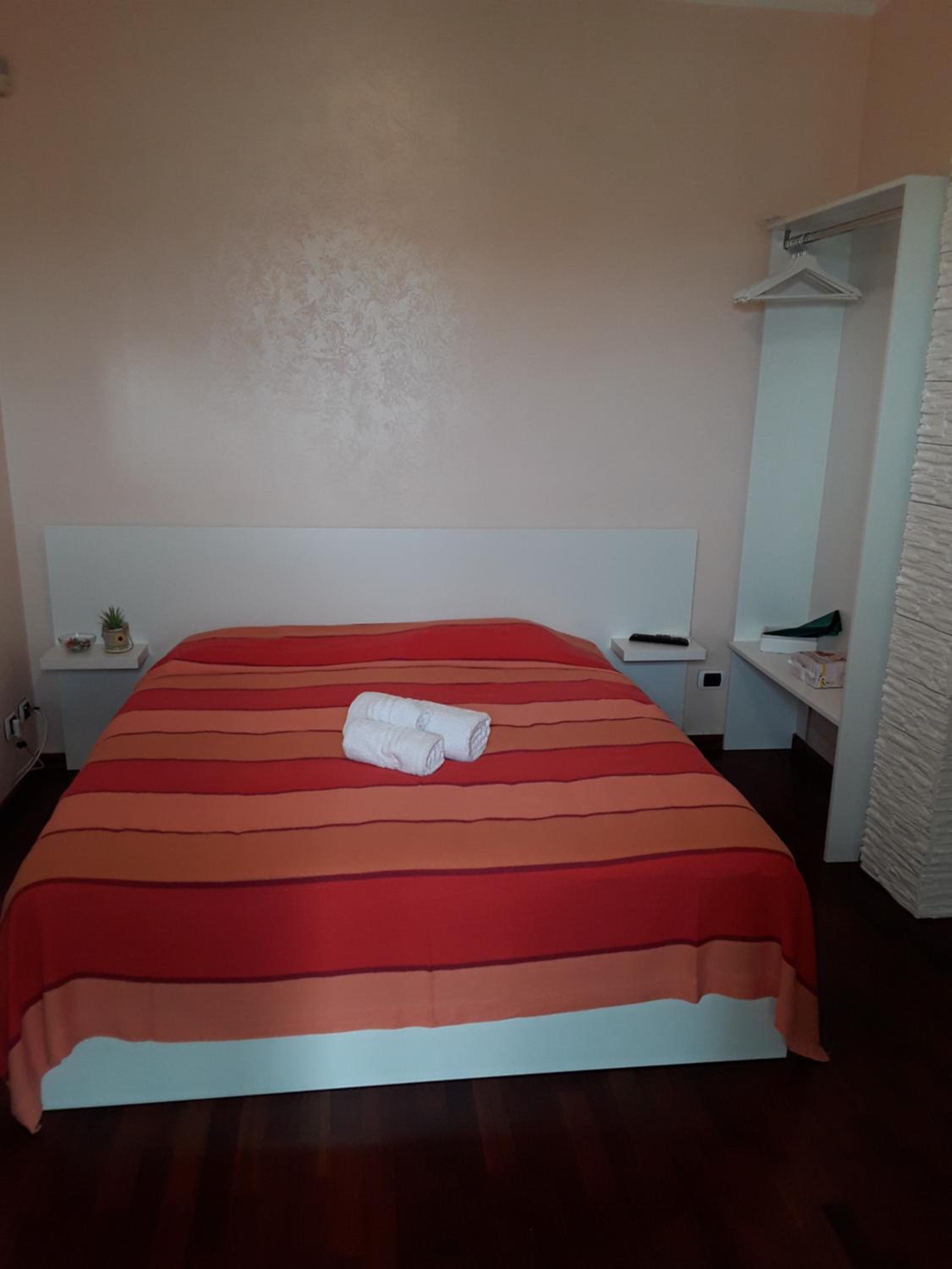 Deluxe Double Room with Balcony - Photo 24