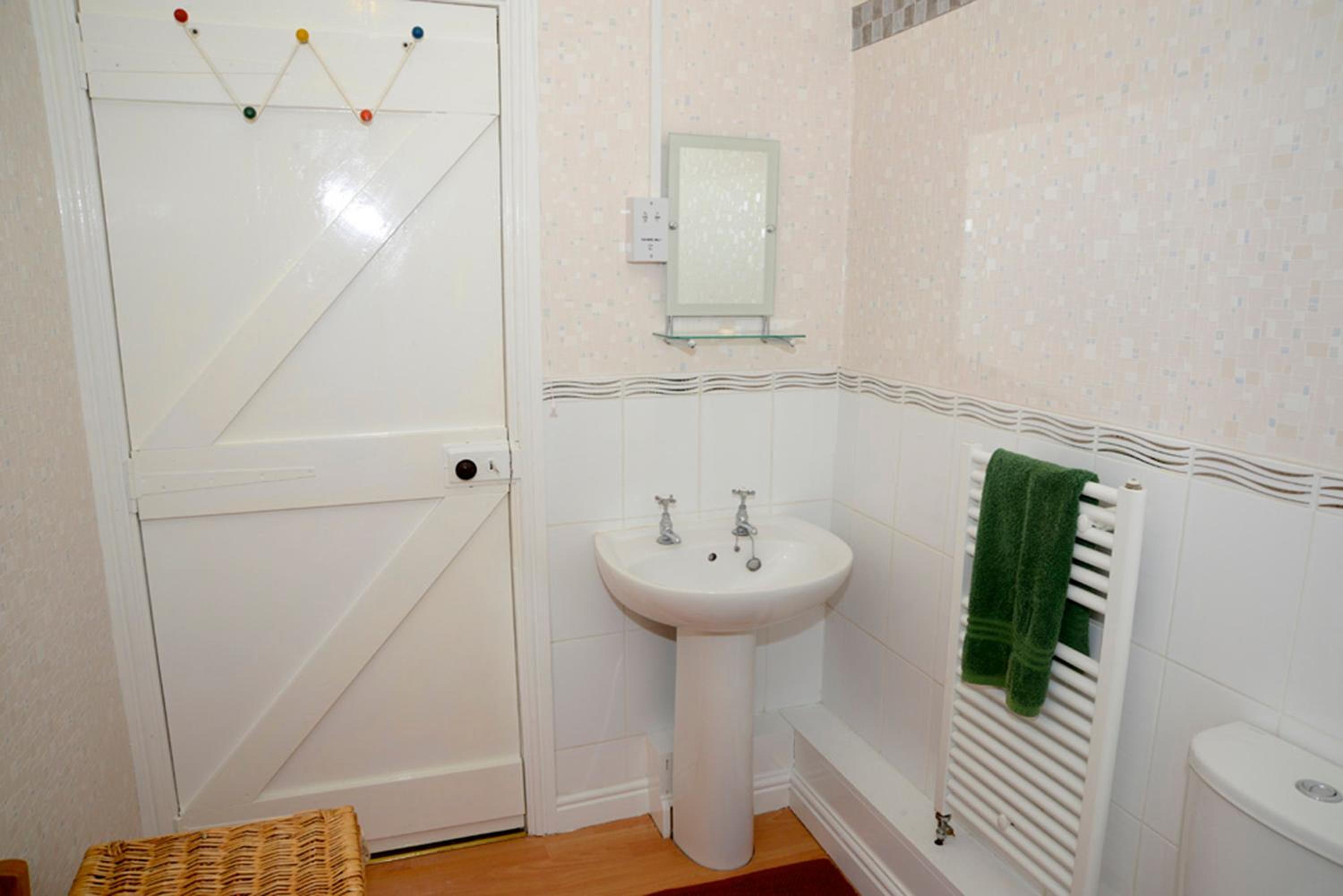 Twin Room with Private External Bathroom photo 2