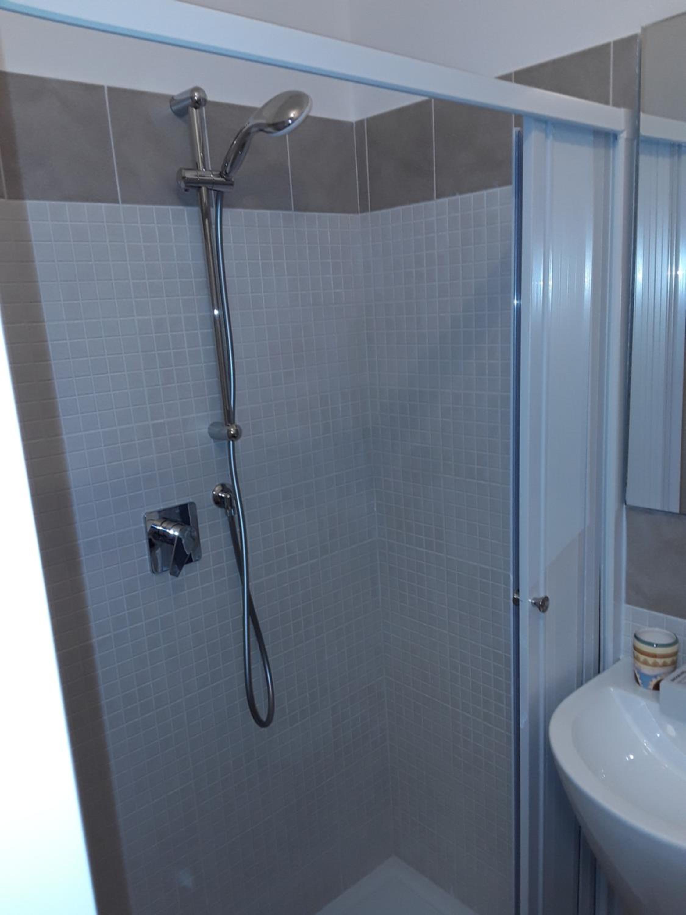 Deluxe Double Room with Balcony - Photo 9