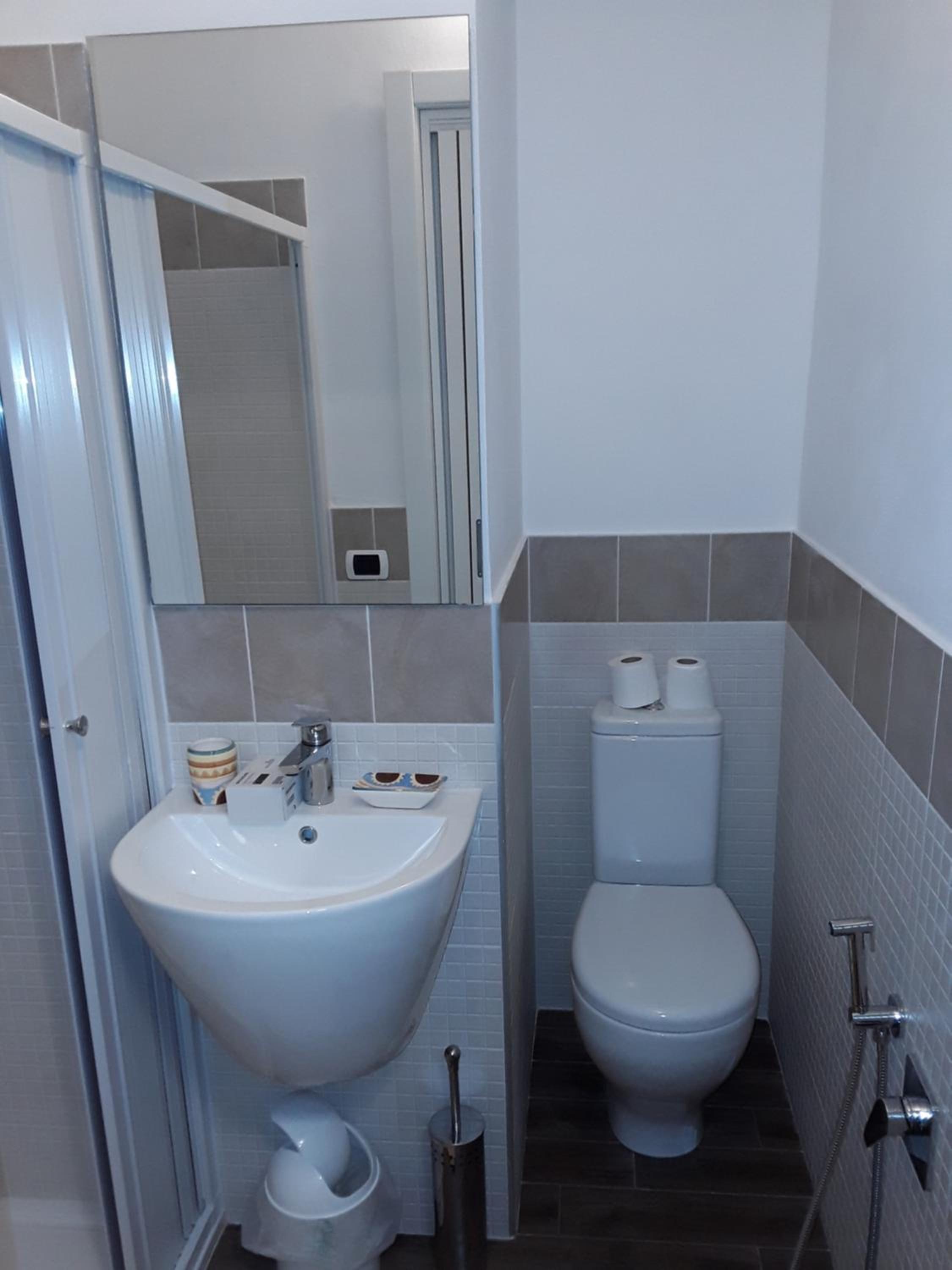 Deluxe Double Room with Balcony - Photo 10