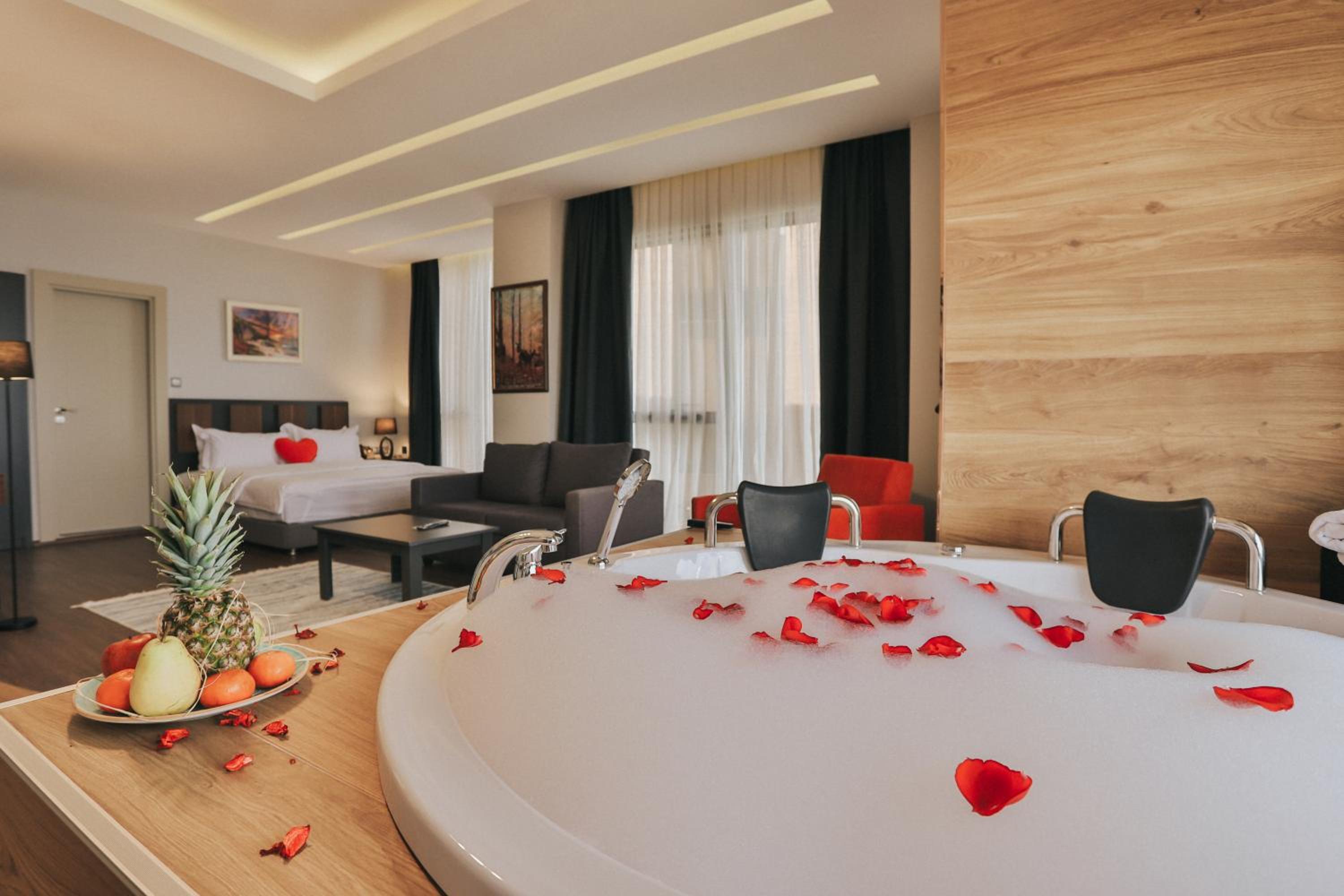 Akyazı Suite with Spa Bath