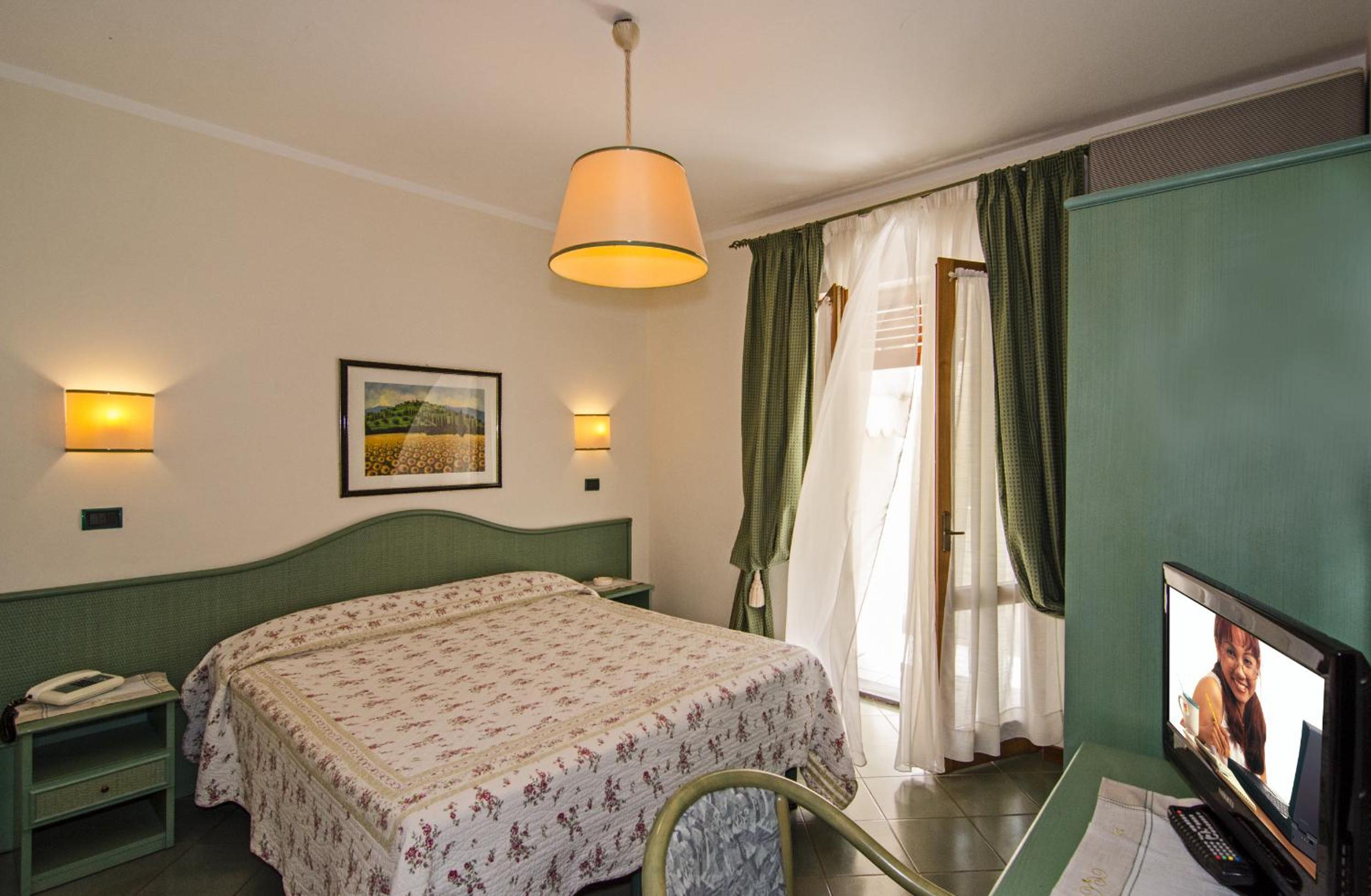Standard Double or Twin Room photo 1