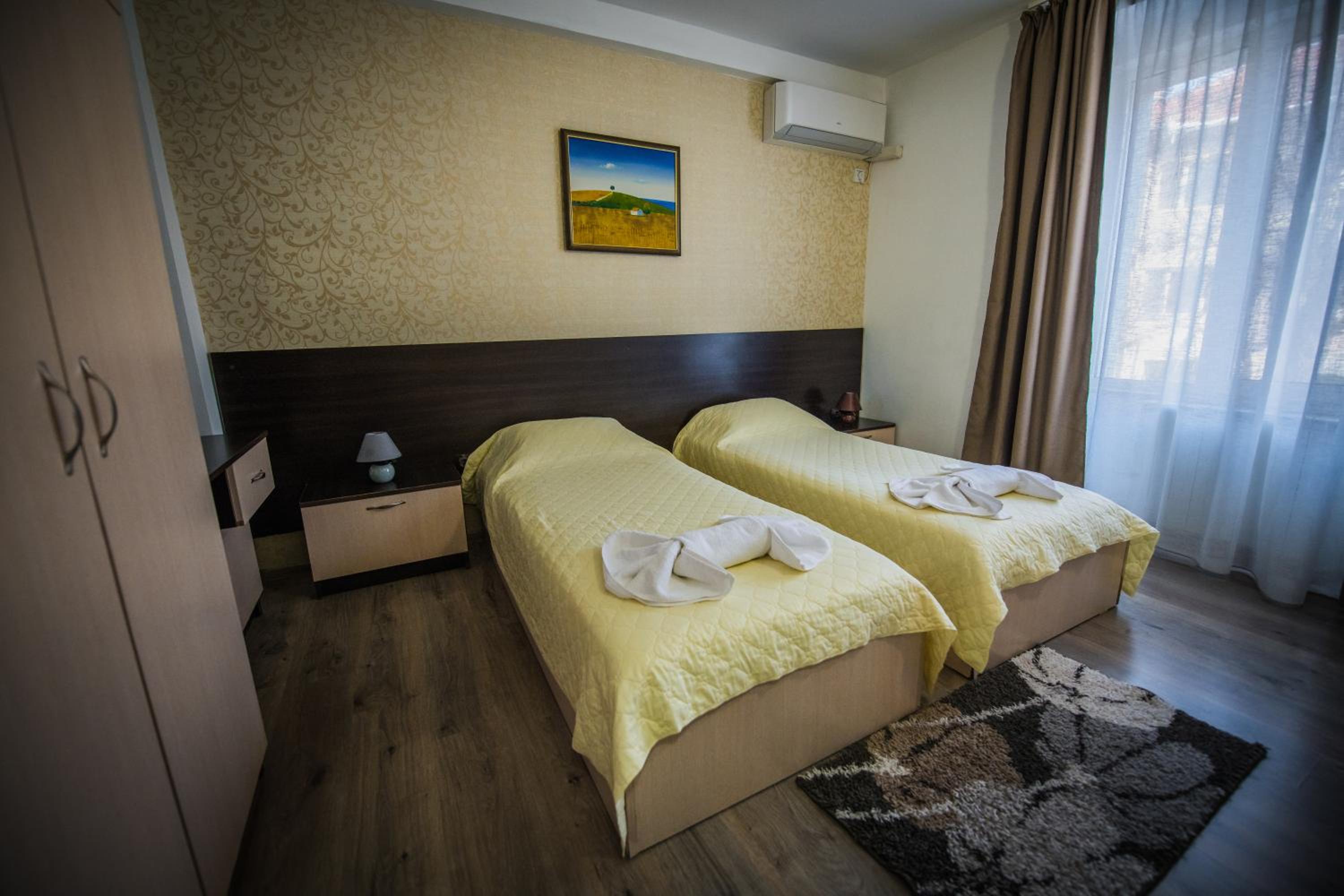 Twin Room - Photo 2