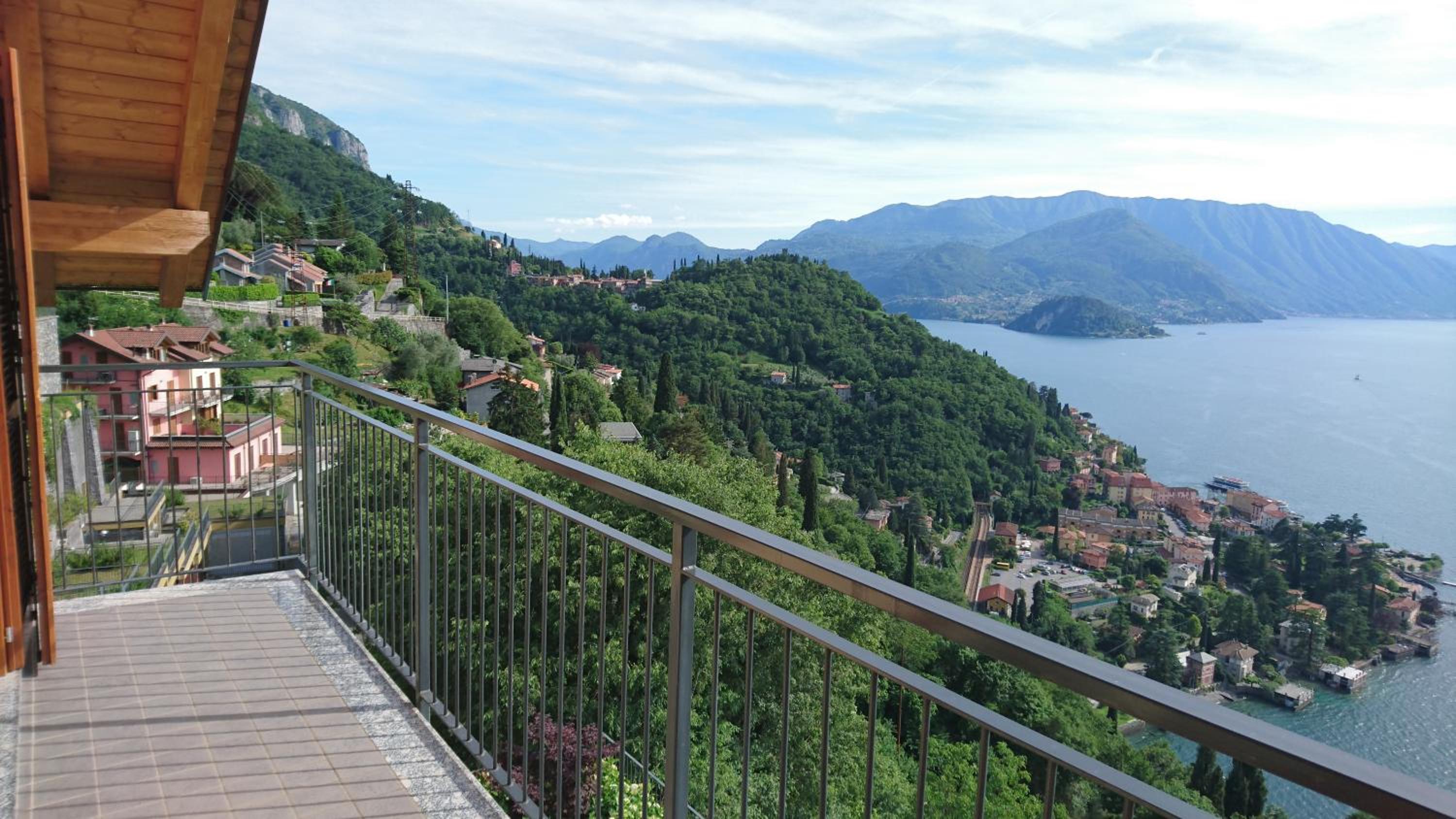 One-Bedroom Apartment with Lake View photo 3