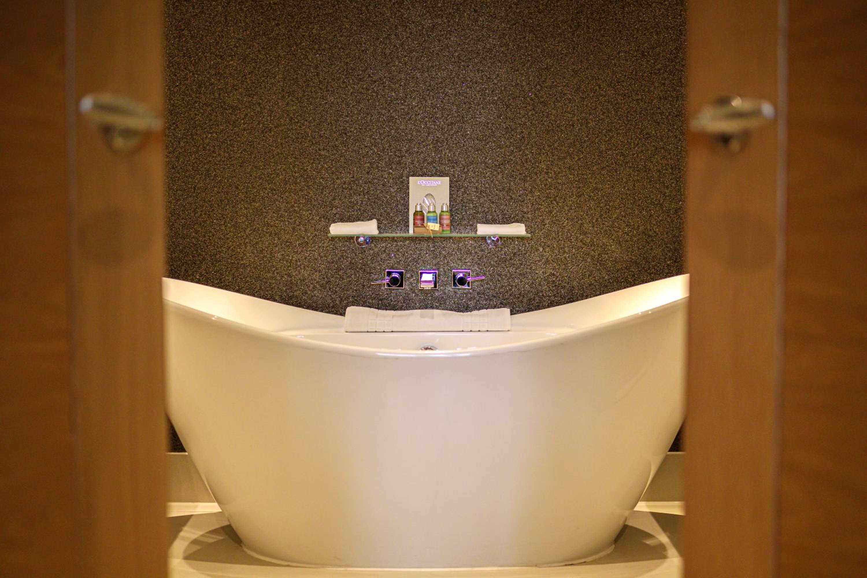Luxury Garden Suite - Photo 23