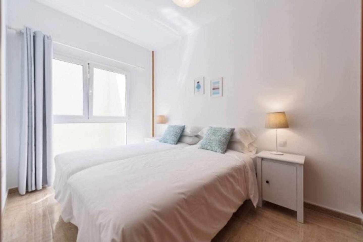 Apartment with Balcony - Apartment 3 - Photo 4