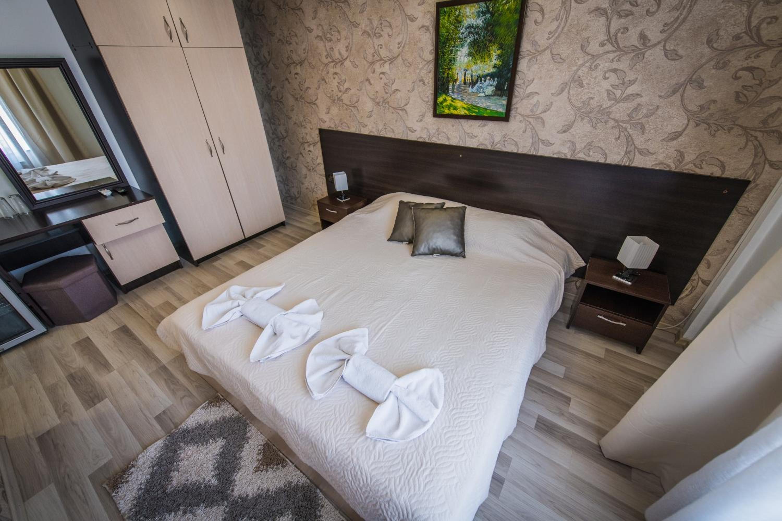 Double Room - Photo 7