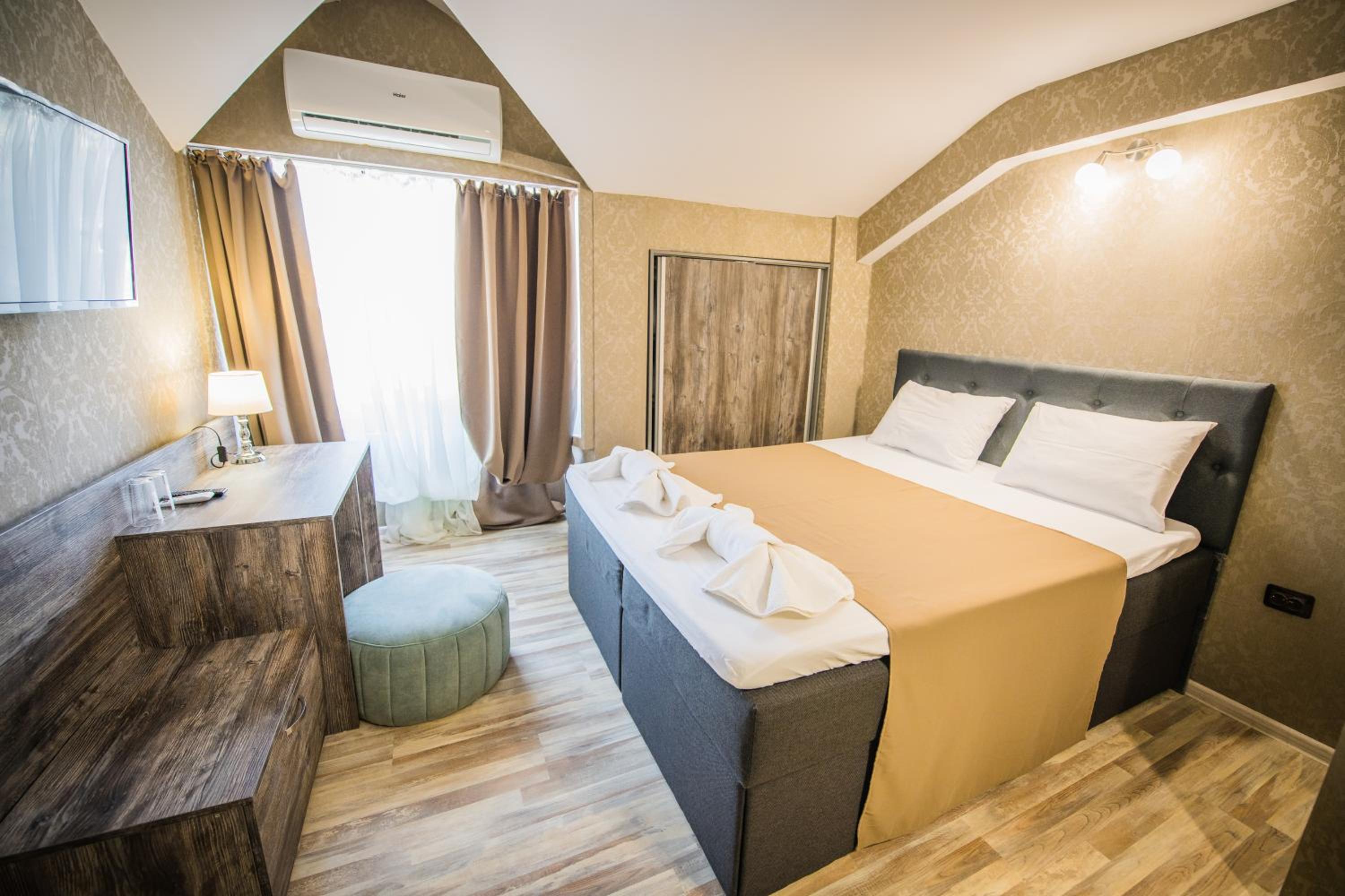 Deluxe Double Room - Photo 8