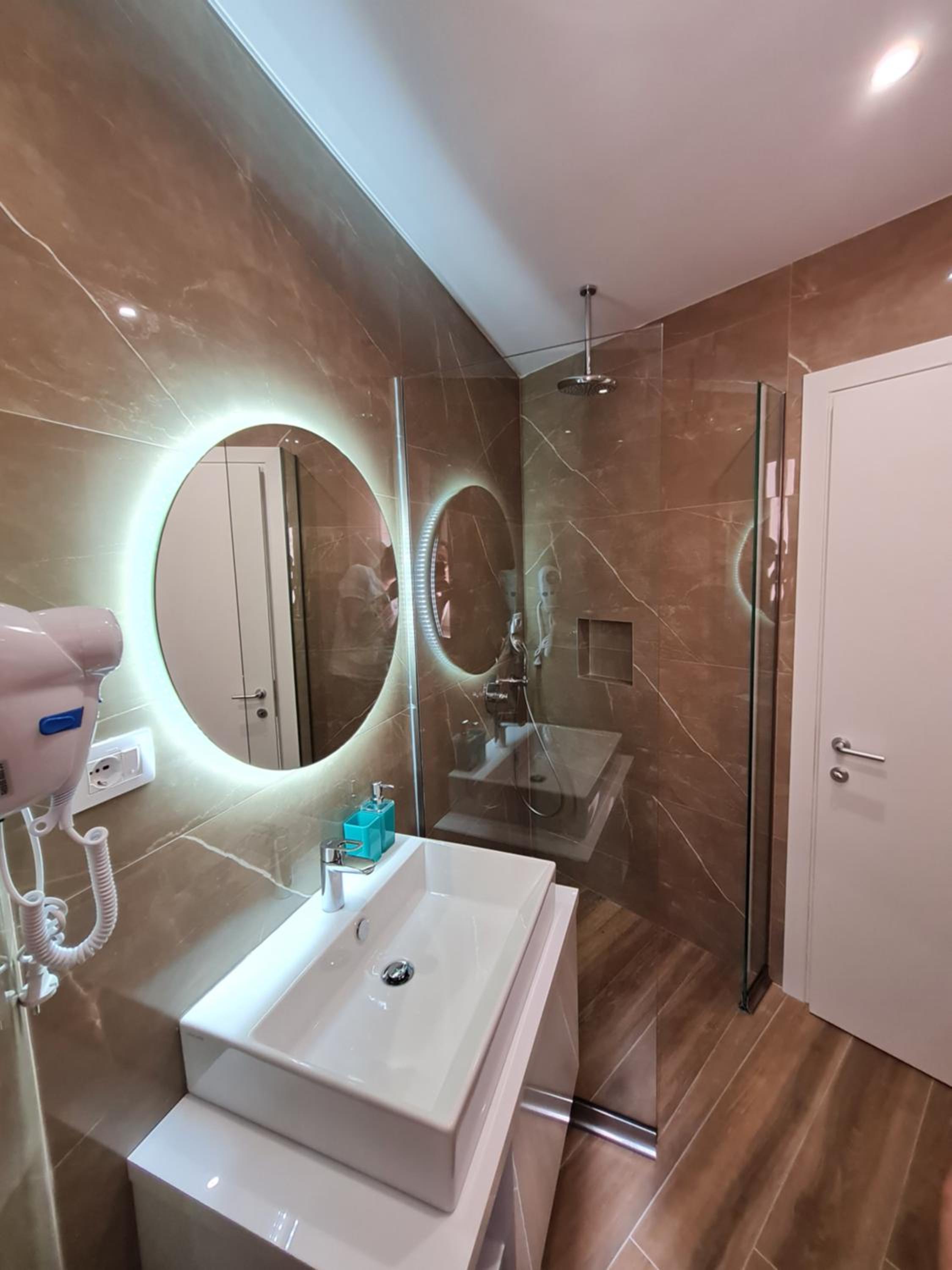 Deluxe Suite with Sea View photo 3