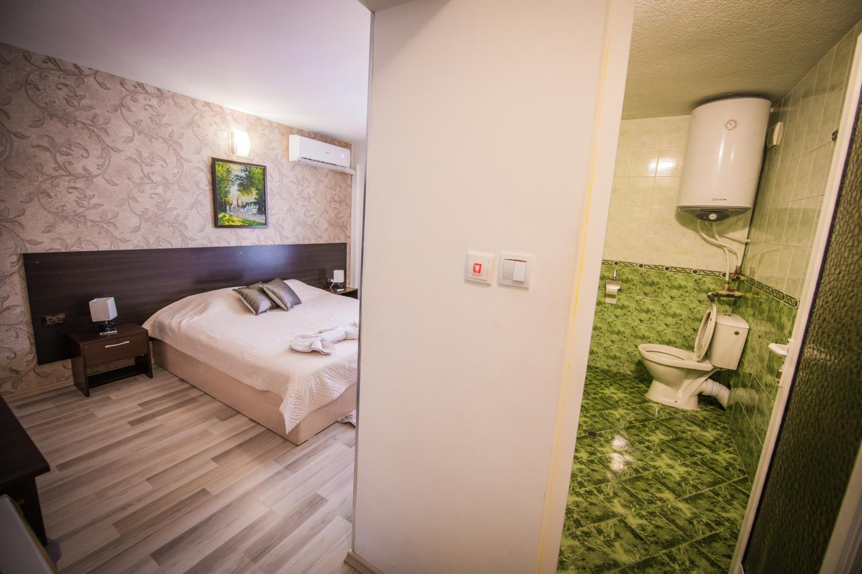 Double Room - Photo 6